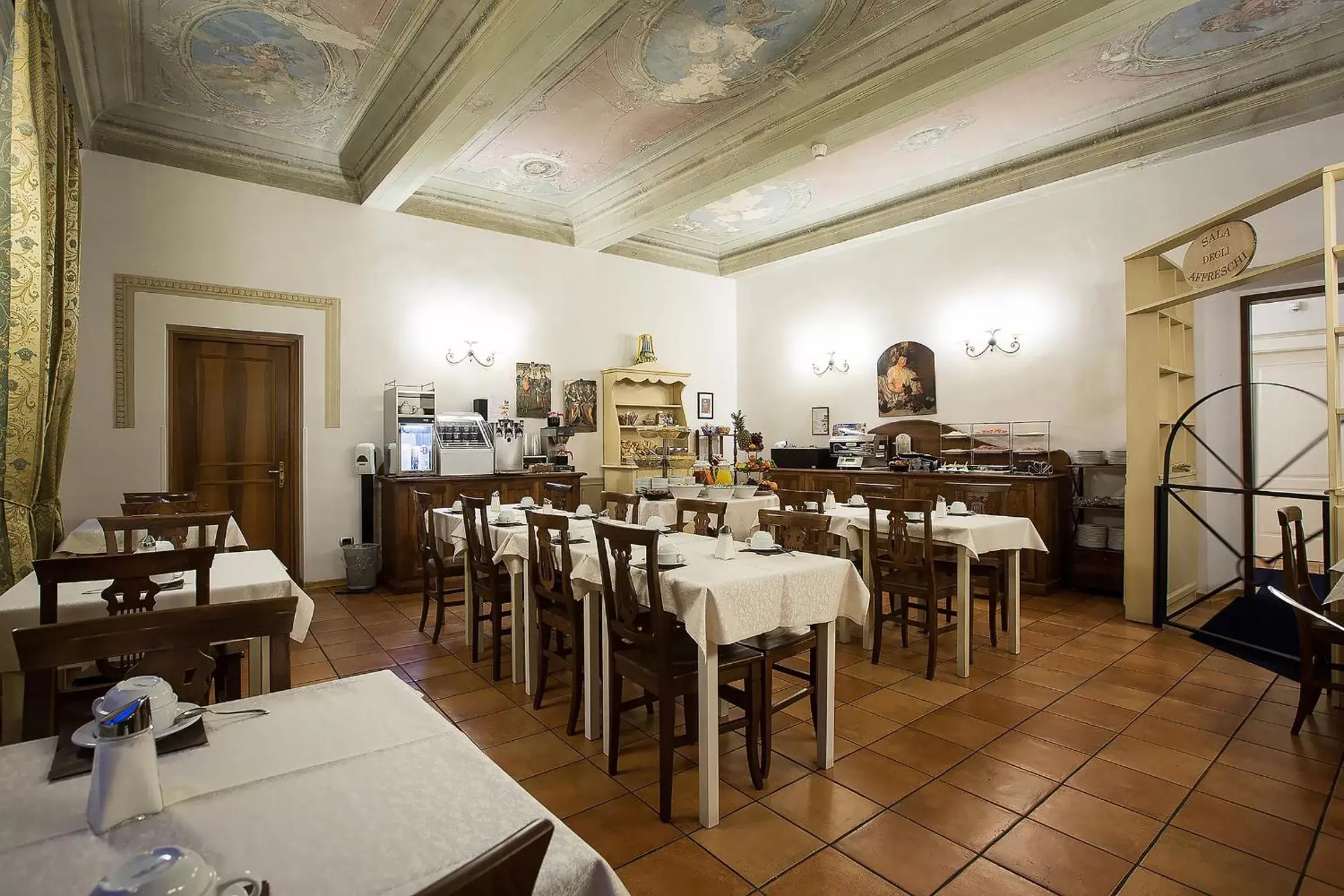 Buffet breakfast, Restaurant/Places to Eat in Relais Hotel Centrale "Dimora Storica"