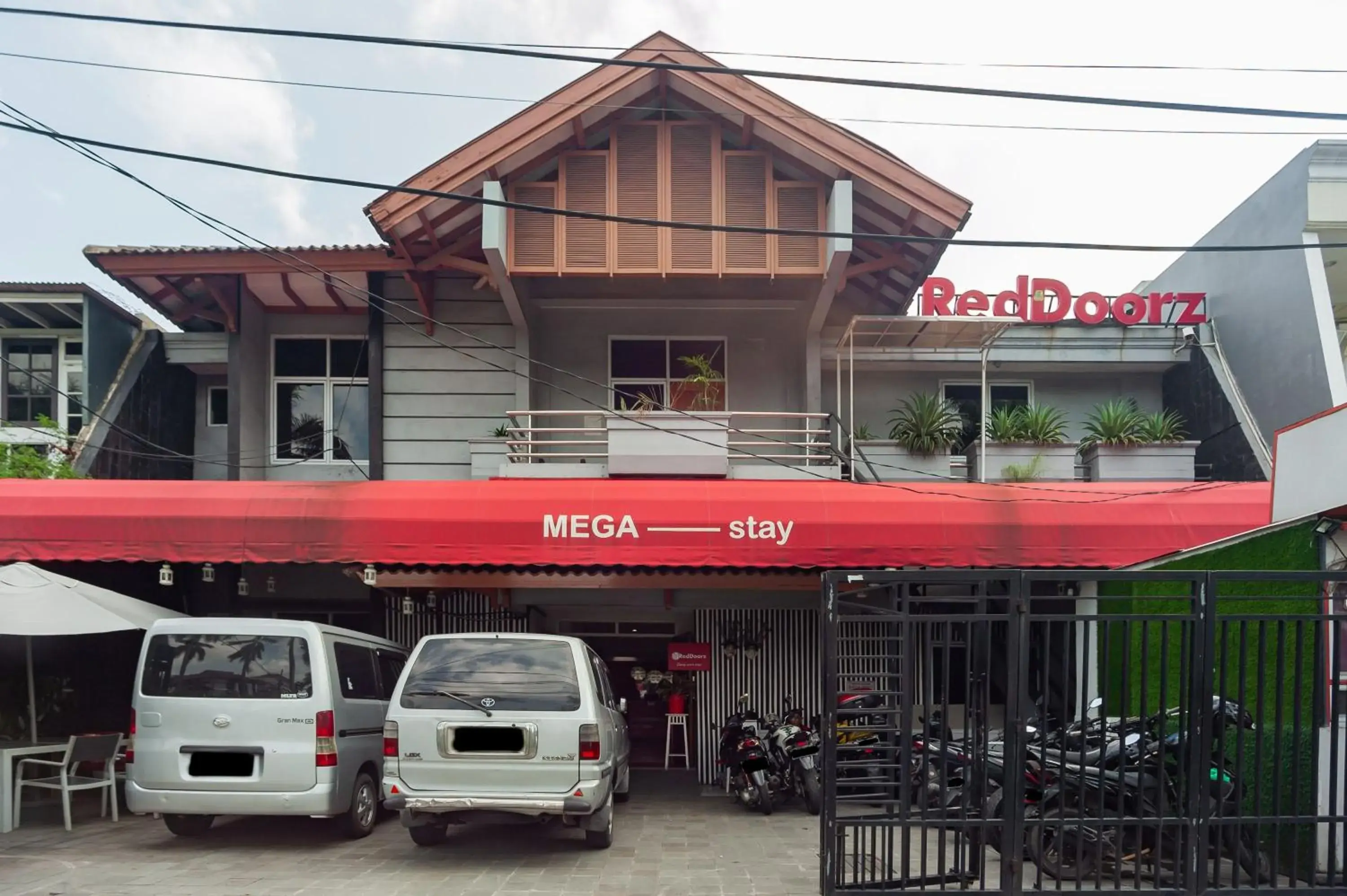 Property Building in RedDoorz Plus near Mall Kelapa Gading