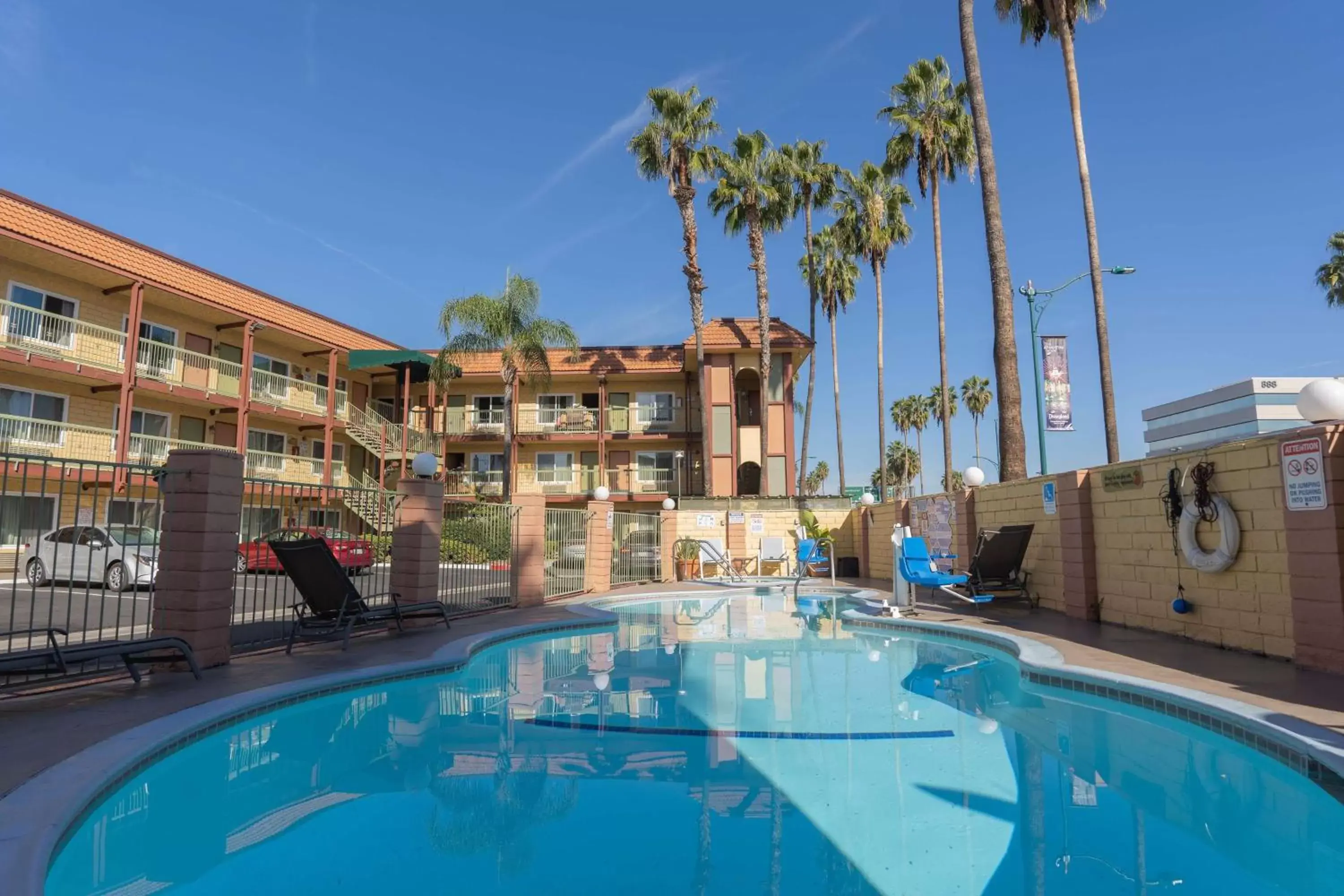 Pool view, Swimming Pool in Super 8 by Wyndham Anaheim/Disneyland Drive