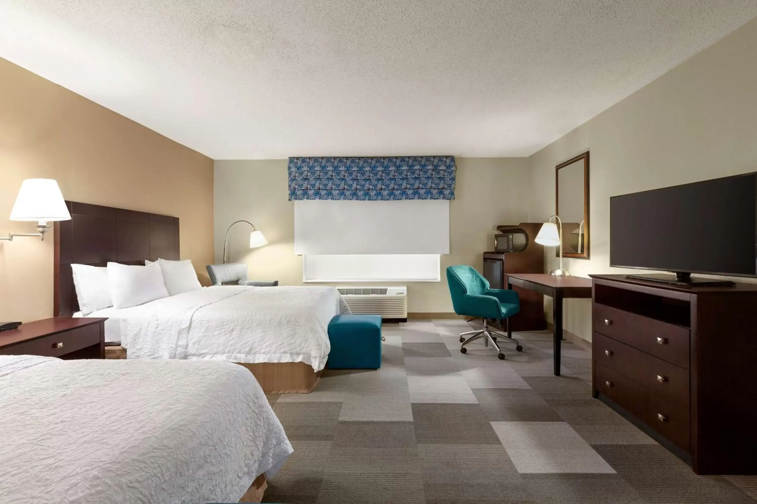 Bedroom in Hampton Inn & Suites Atlanta Airport West Camp Creek Pkwy