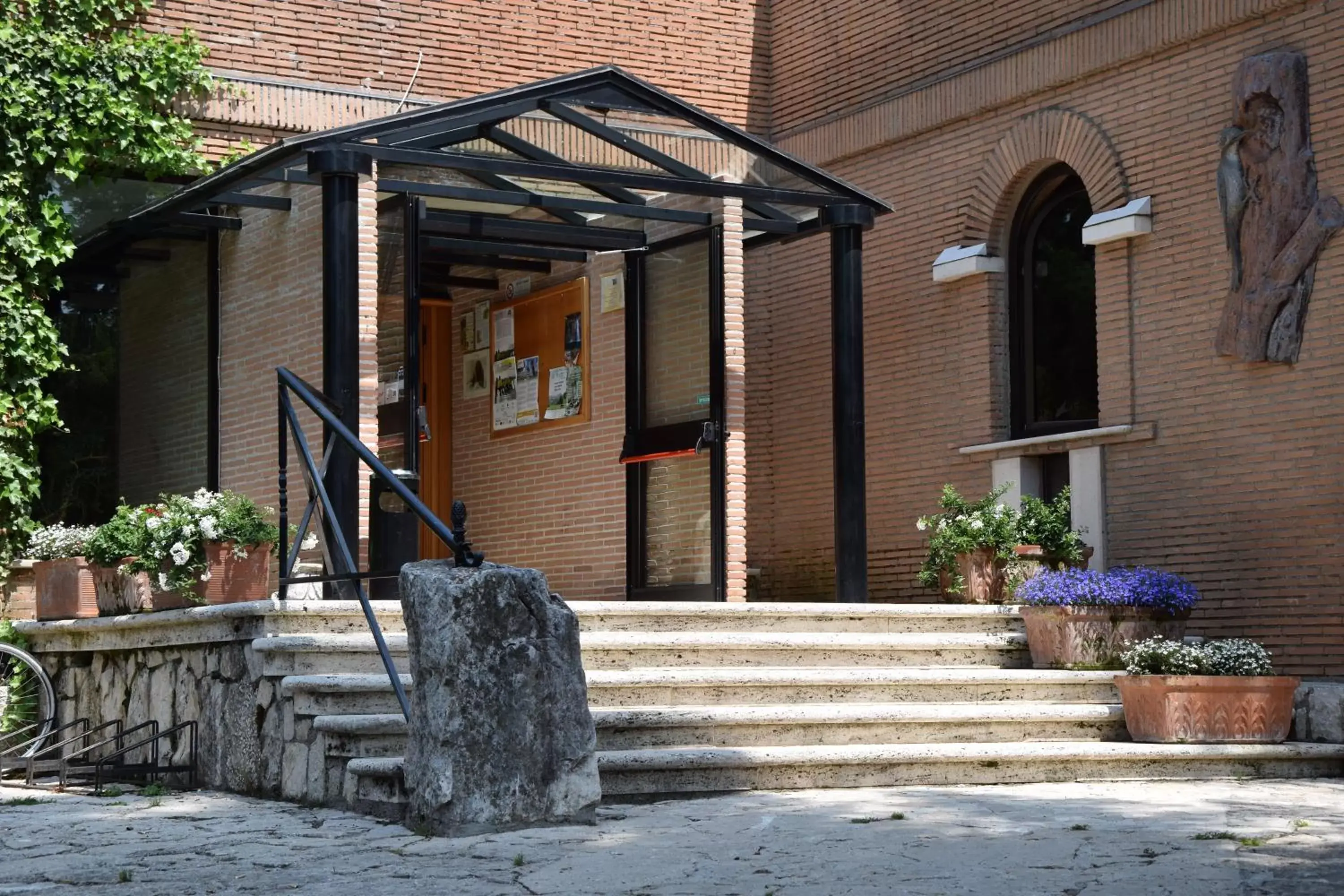 Facade/entrance in LH Albergo Il Picchio