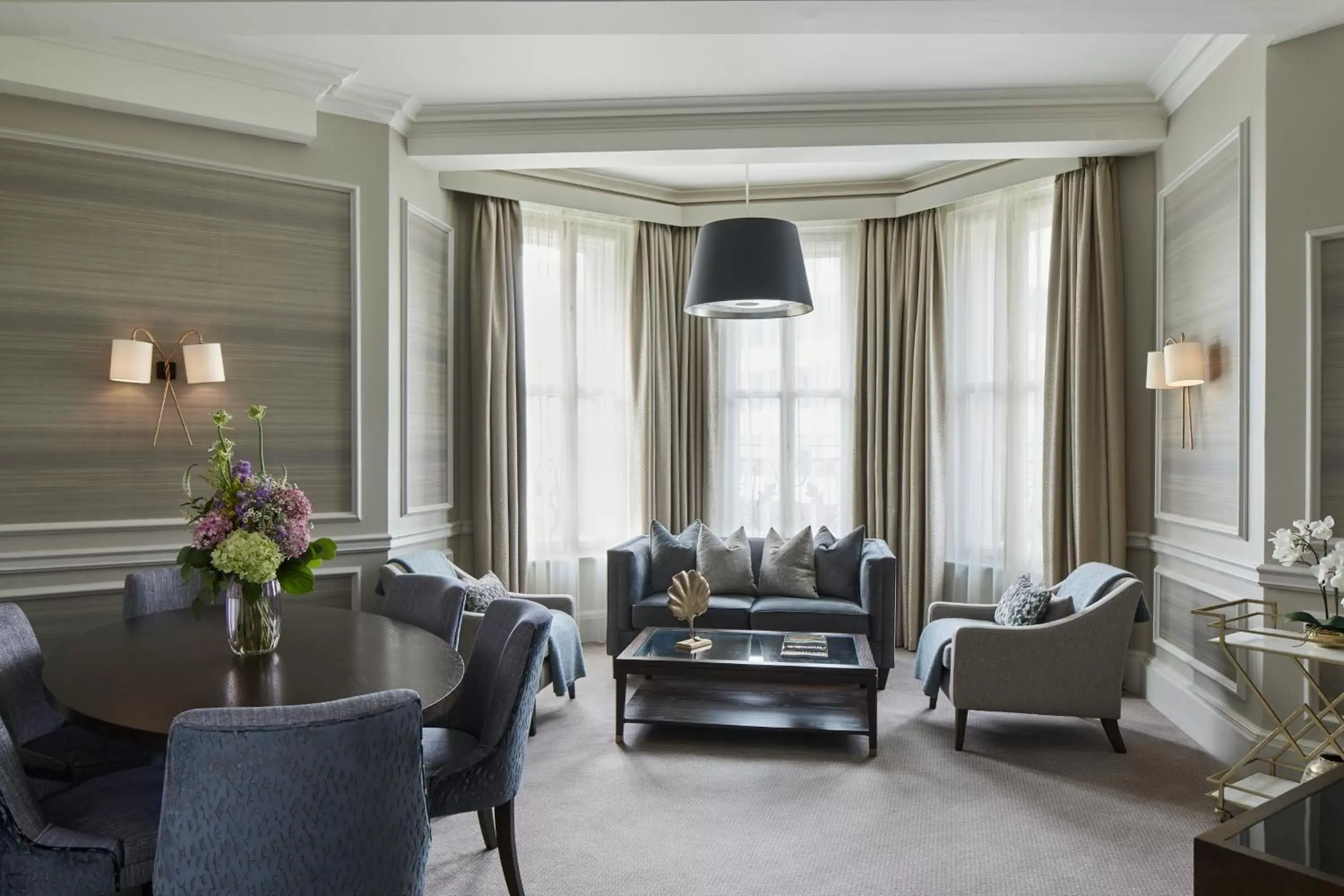 Bedroom, Seating Area in The Midland