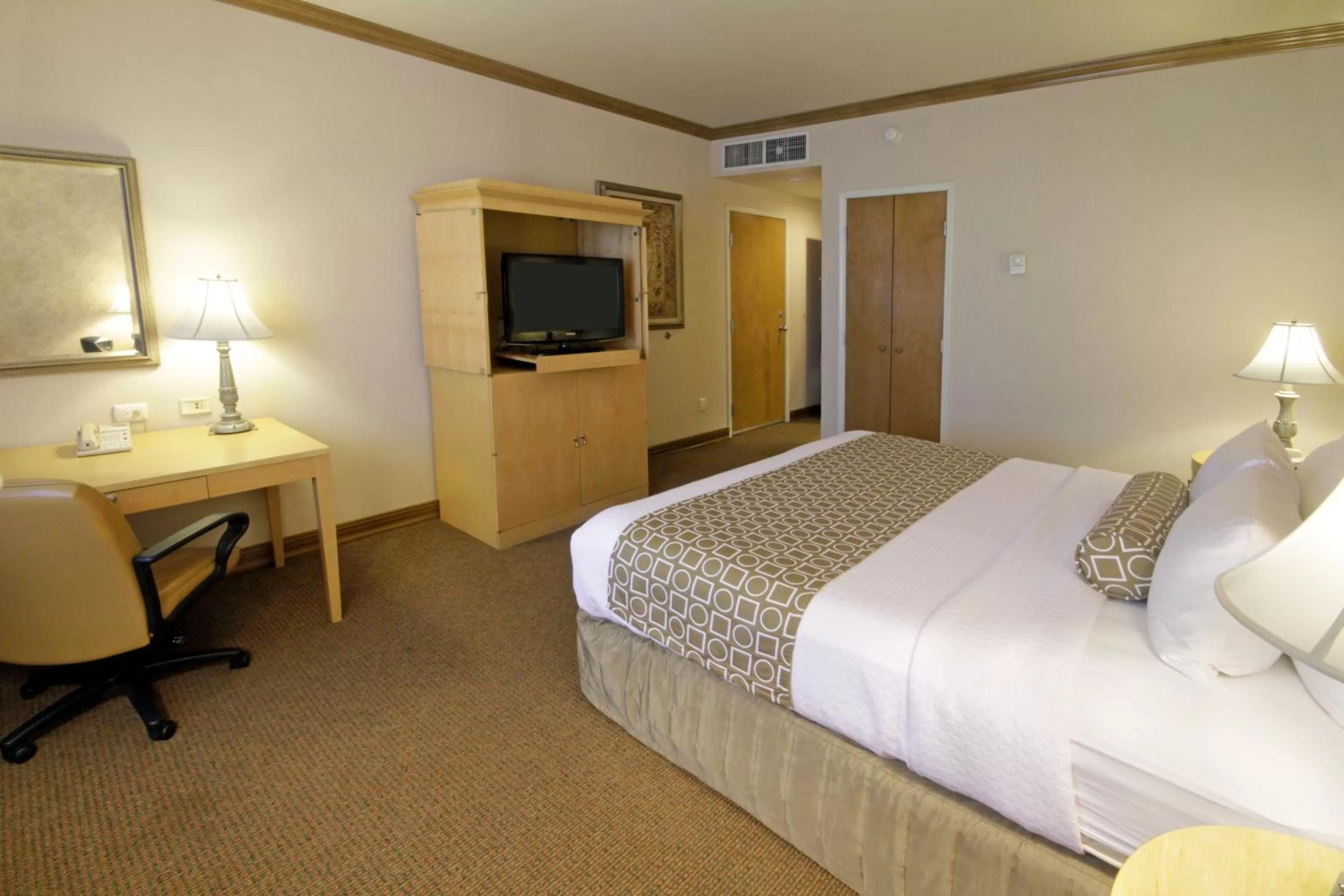 Bedroom, Bed in Crowne Plaza Torreon by IHG