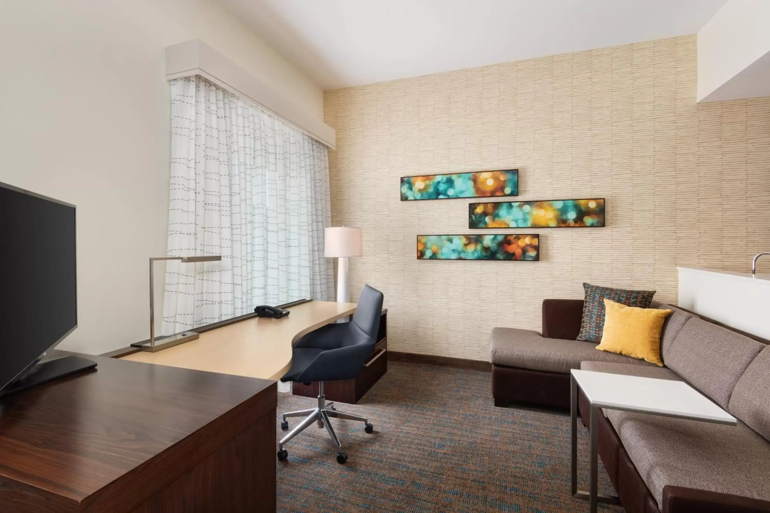 Photo of the whole room, Seating Area in Residence Inn by Marriott Spartanburg Westgate