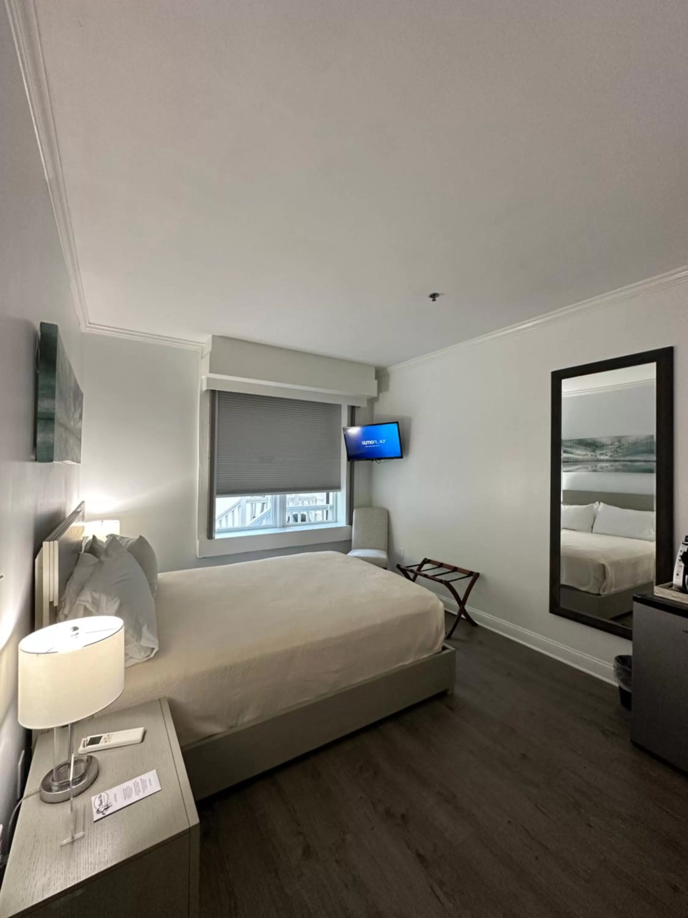 Photo of the whole room, Bed in Elaine's Cape May Boutique Hotel