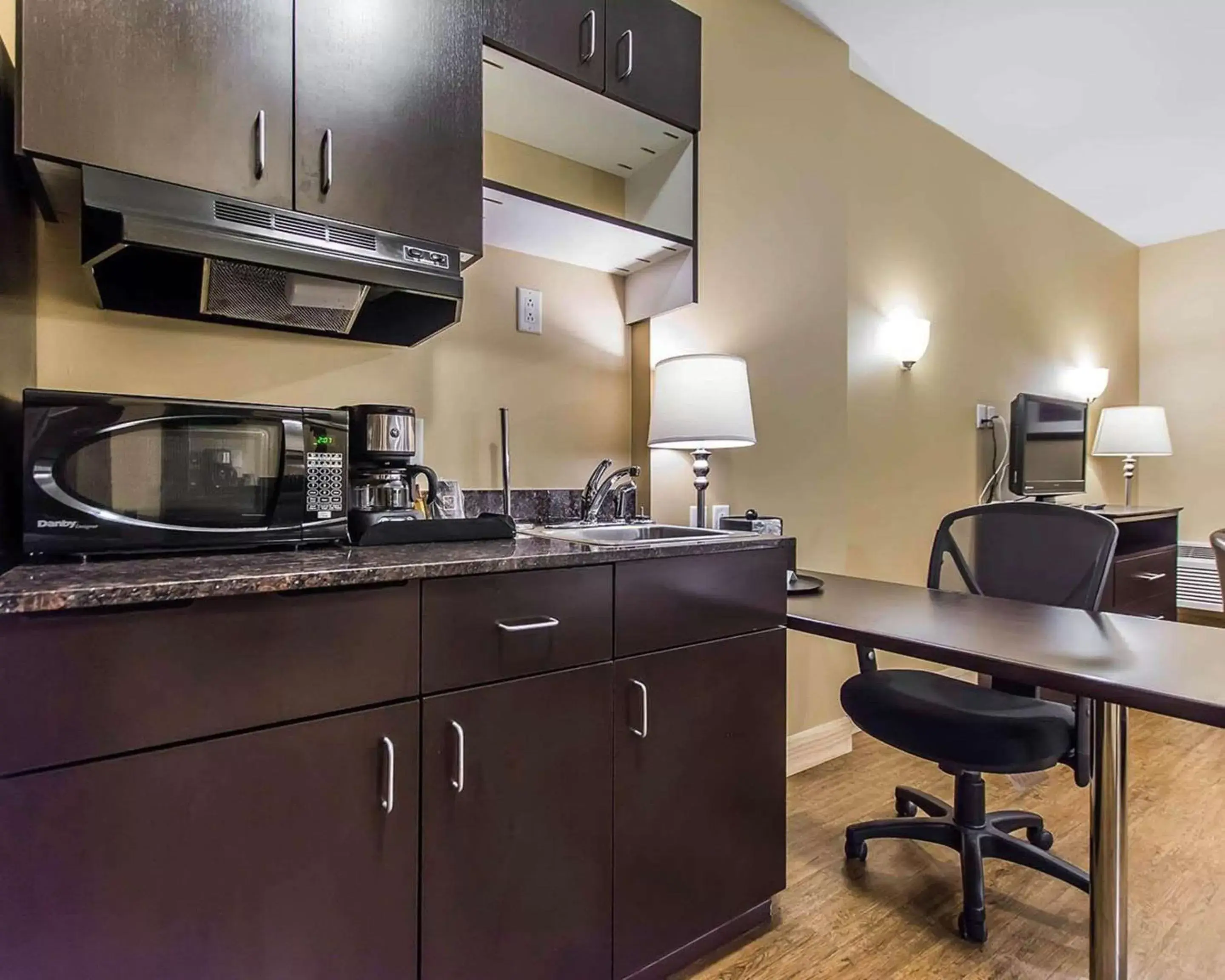 Photo of the whole room, Kitchen/Kitchenette in Quality Inn Moncton