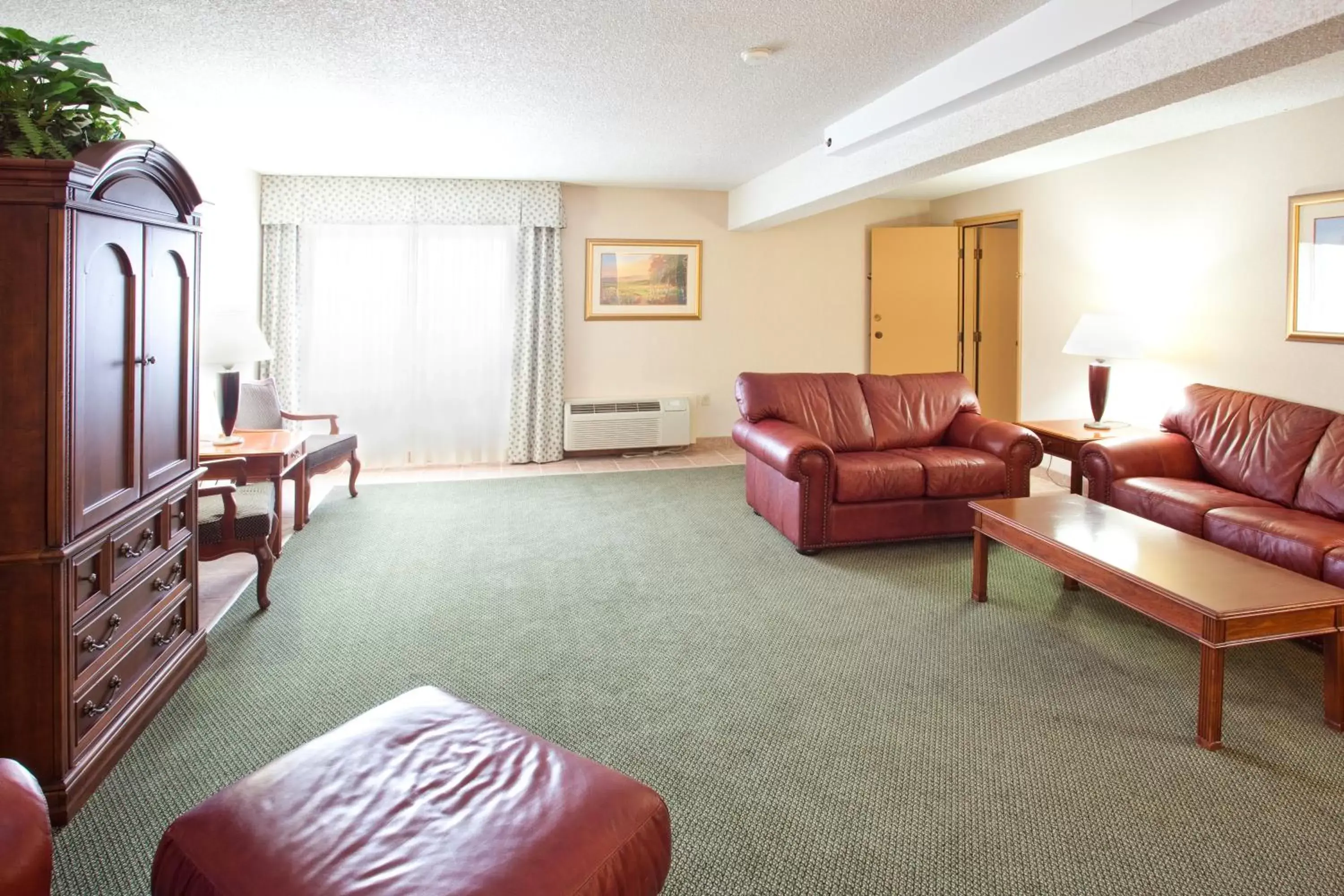Photo of the whole room, Seating Area in Holiday Inn Great Falls-Convention Center, an IHG Hotel
