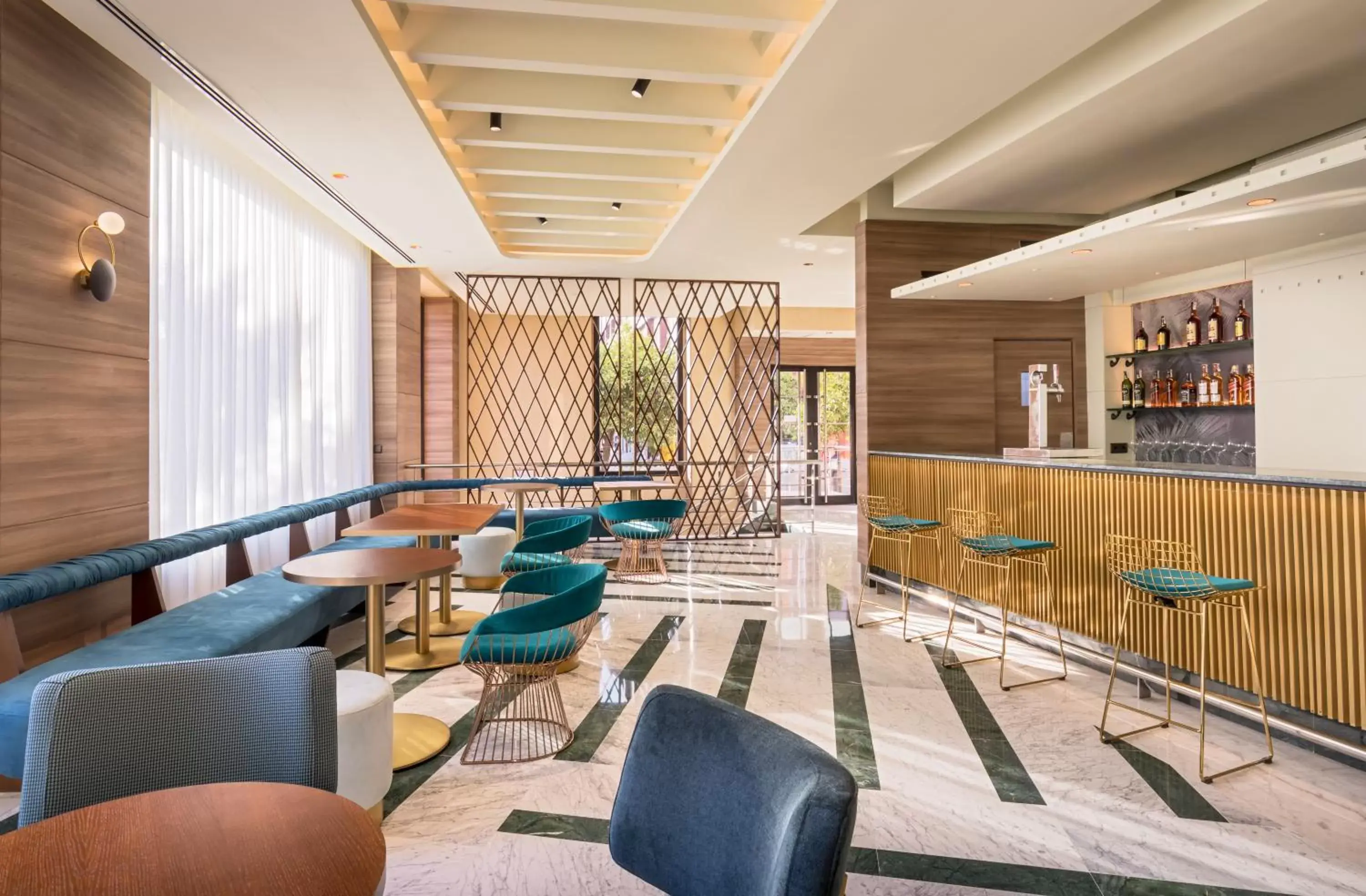 Lounge or bar in Occidental Sevilla Viapol Lounge or bar in Occidental Sevilla Viapol