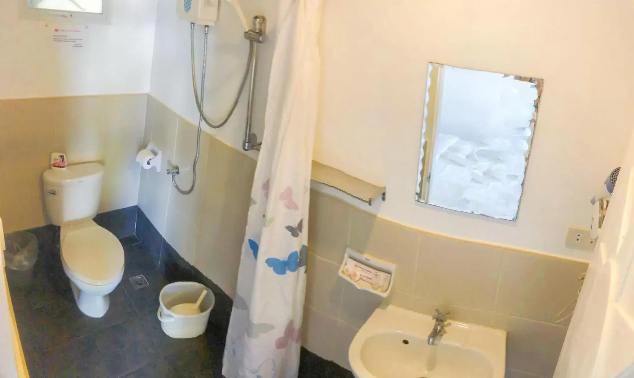 Bathroom in Sunz en Coron Resort