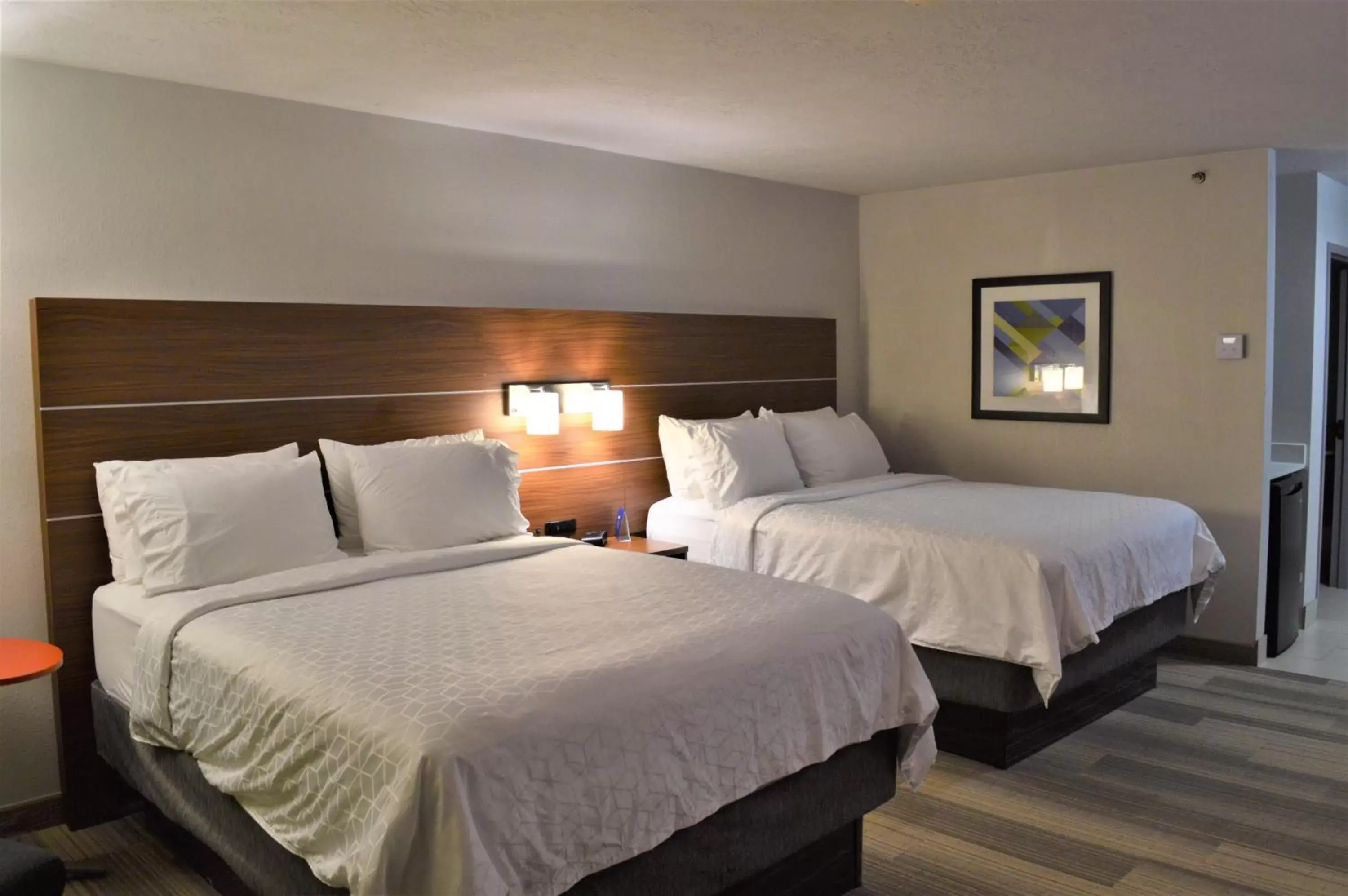 Photo of the whole room, Bed in Holiday Inn Express & Suites Batesville by IHG Photo of the whole room, Bed in Holiday Inn Express & Suites Batesville by IHG