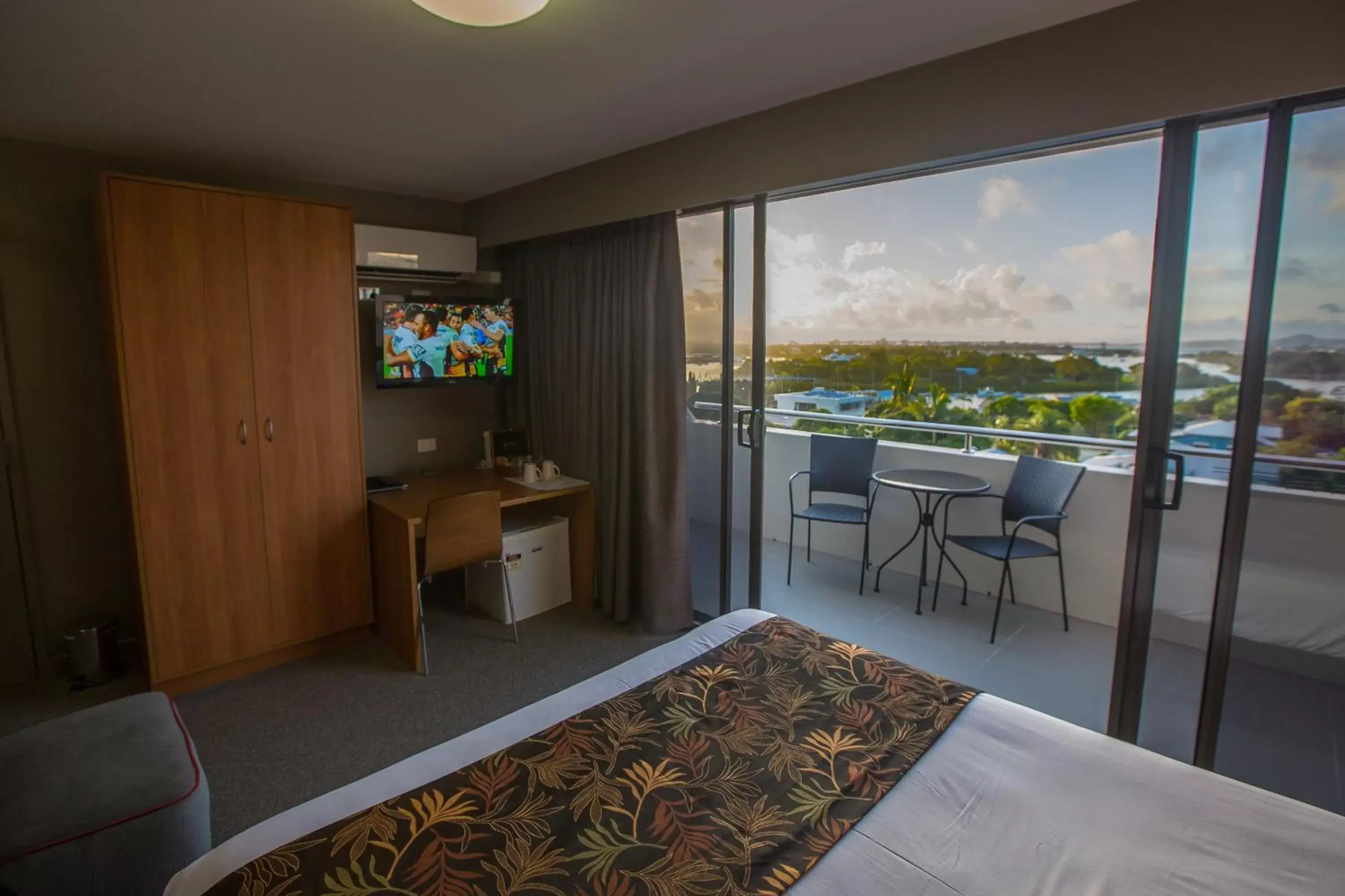 Sea view, Balcony/Terrace in Gladstone Reef Hotel Motel