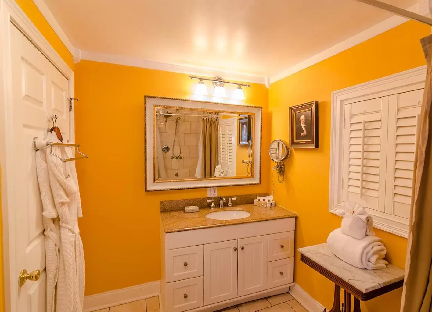 Bathroom in Casablanca Inn on the Bay