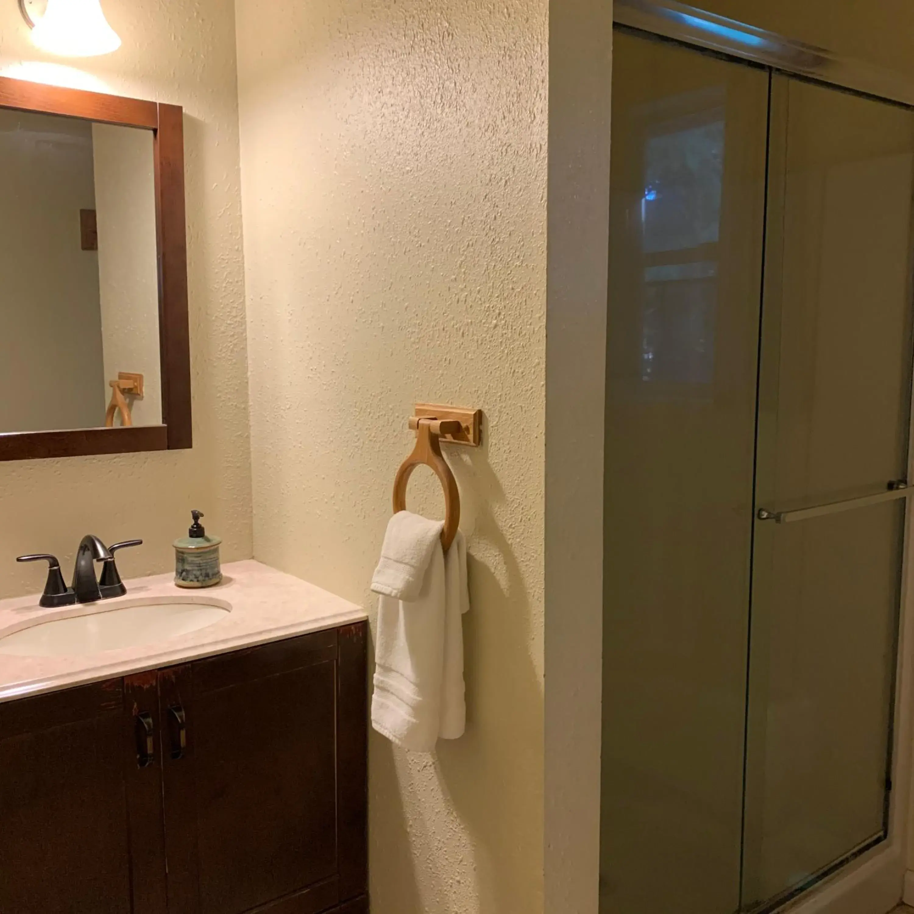 Bathroom in Mountain Meadows Inn