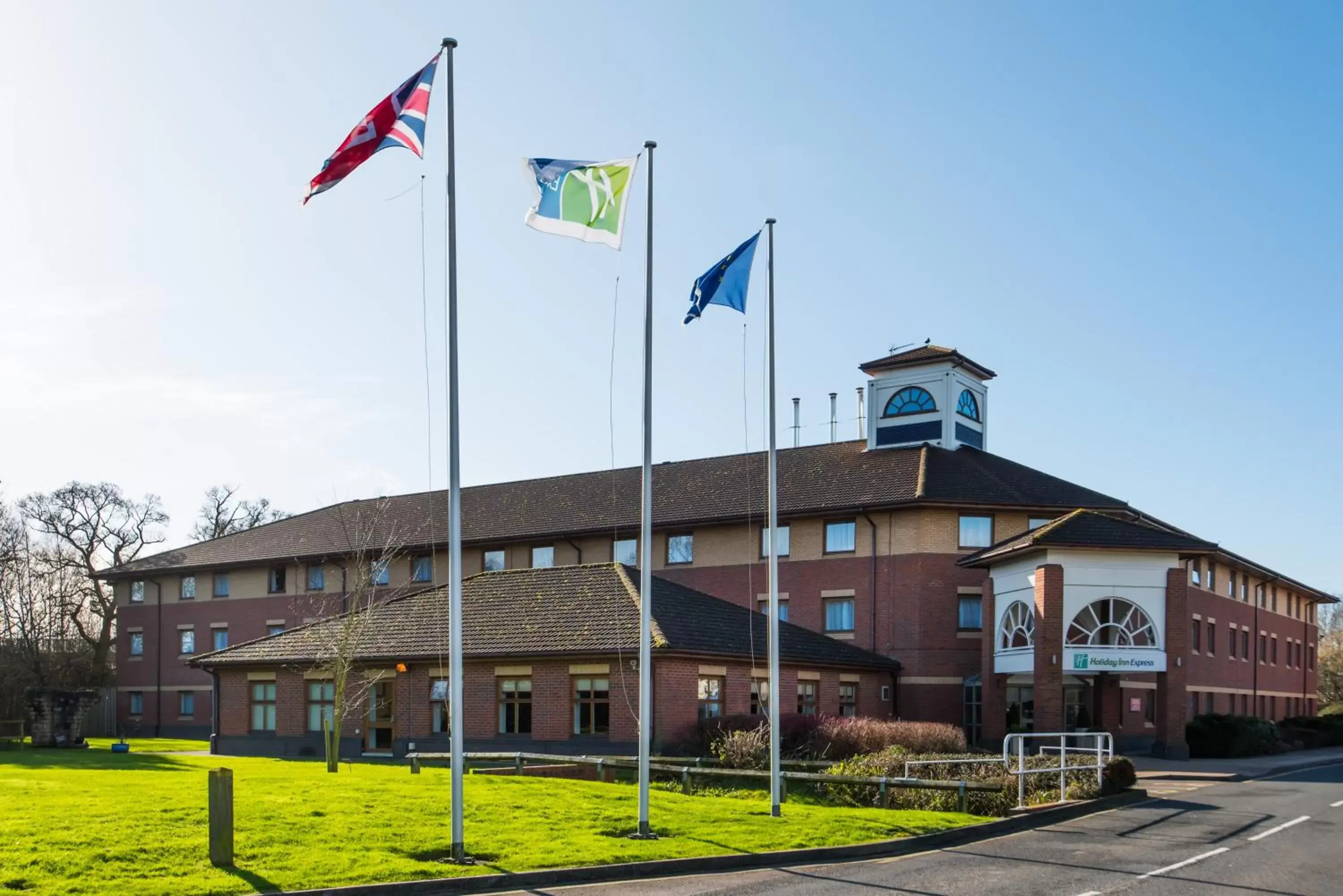 Property Building in Holiday Inn Express Warwick - Stratford-upon-Avon, an IHG Hotel