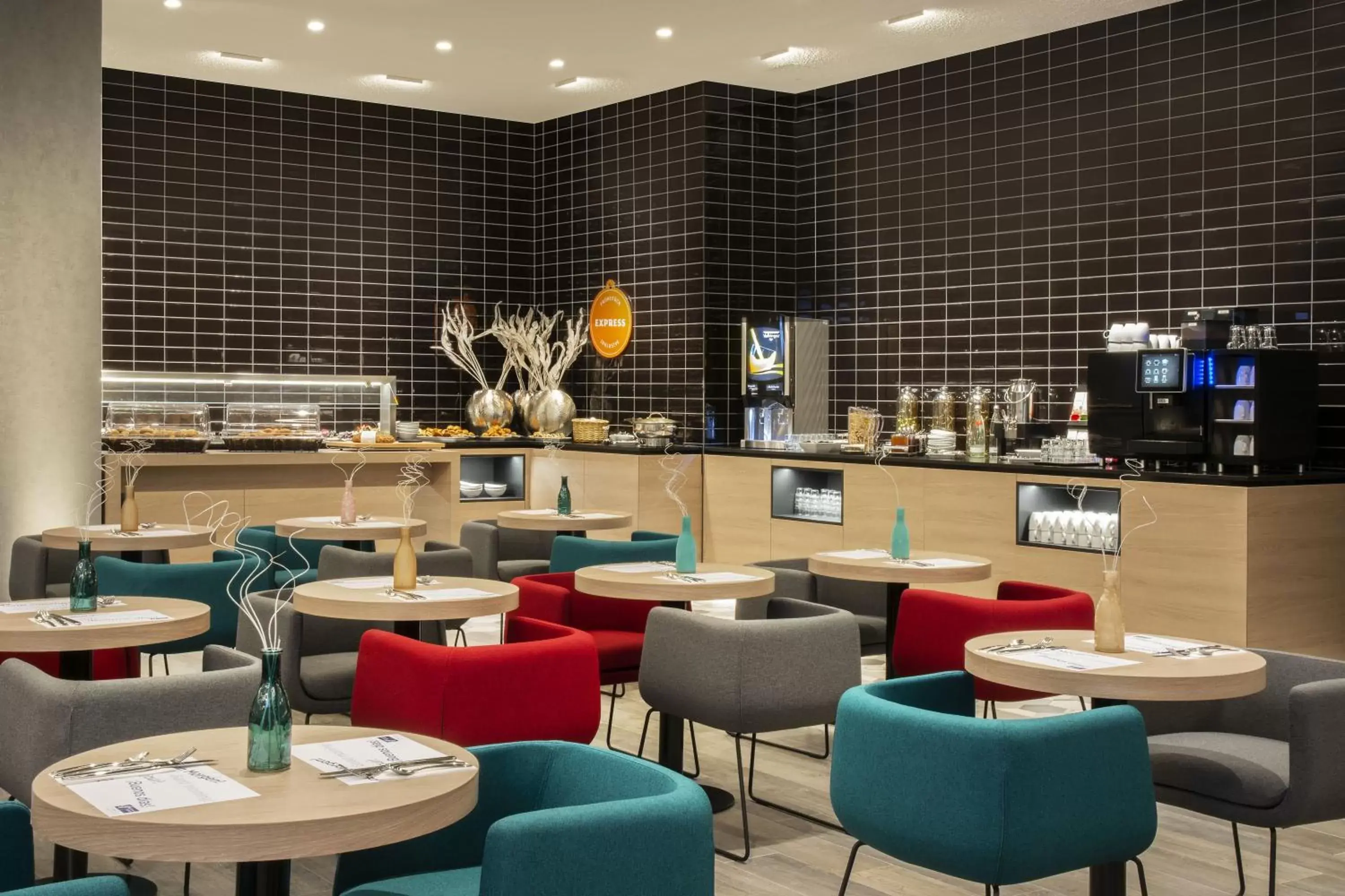 Breakfast, Restaurant/Places to Eat in Holiday Inn Express Stuttgart-Waiblingen, an IHG Hotel