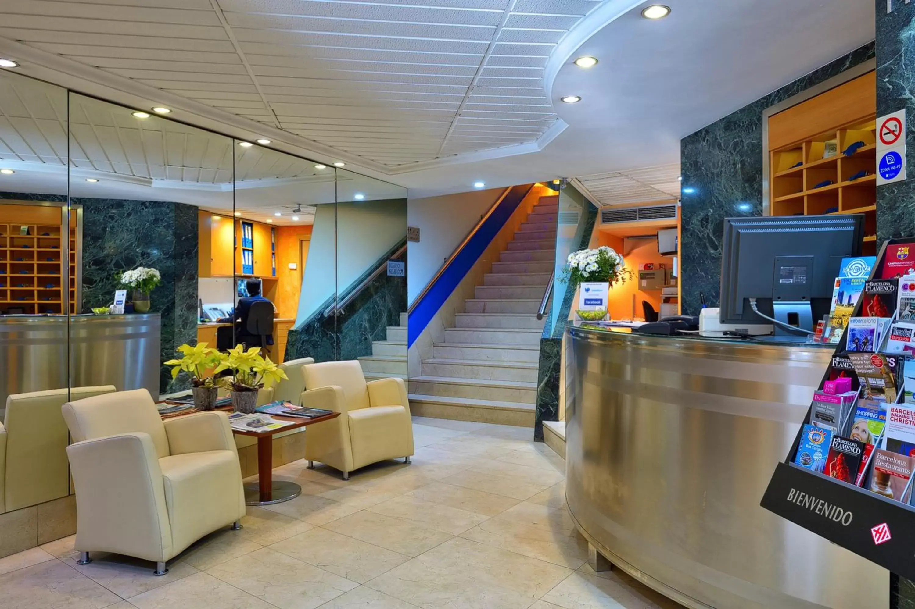 Lobby or reception, Staff in Hotel Acta Azul Barcelona