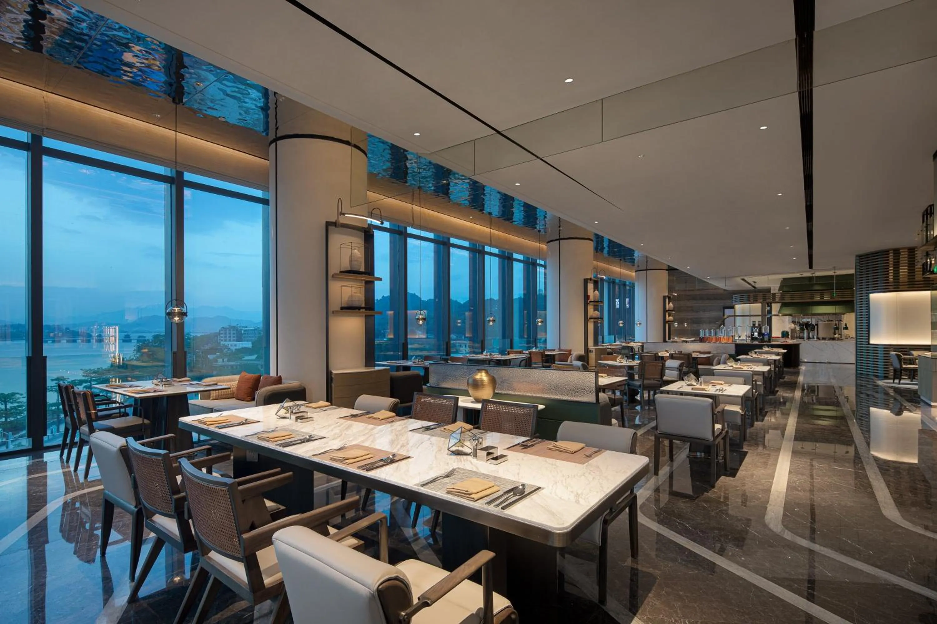 Restaurant/places to eat in Crowne Plaza Chaozhou Riverside by IHG