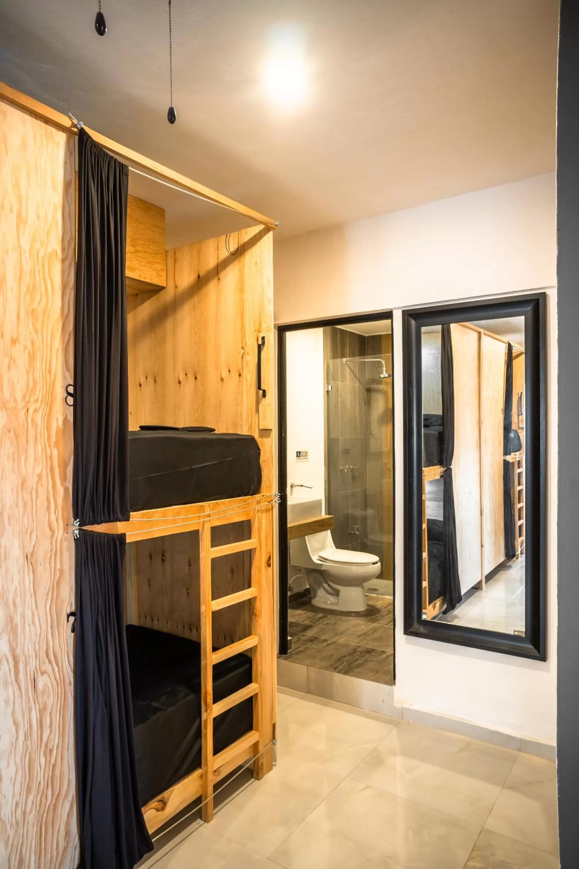 Bathroom in Maui hostel playa del carmen