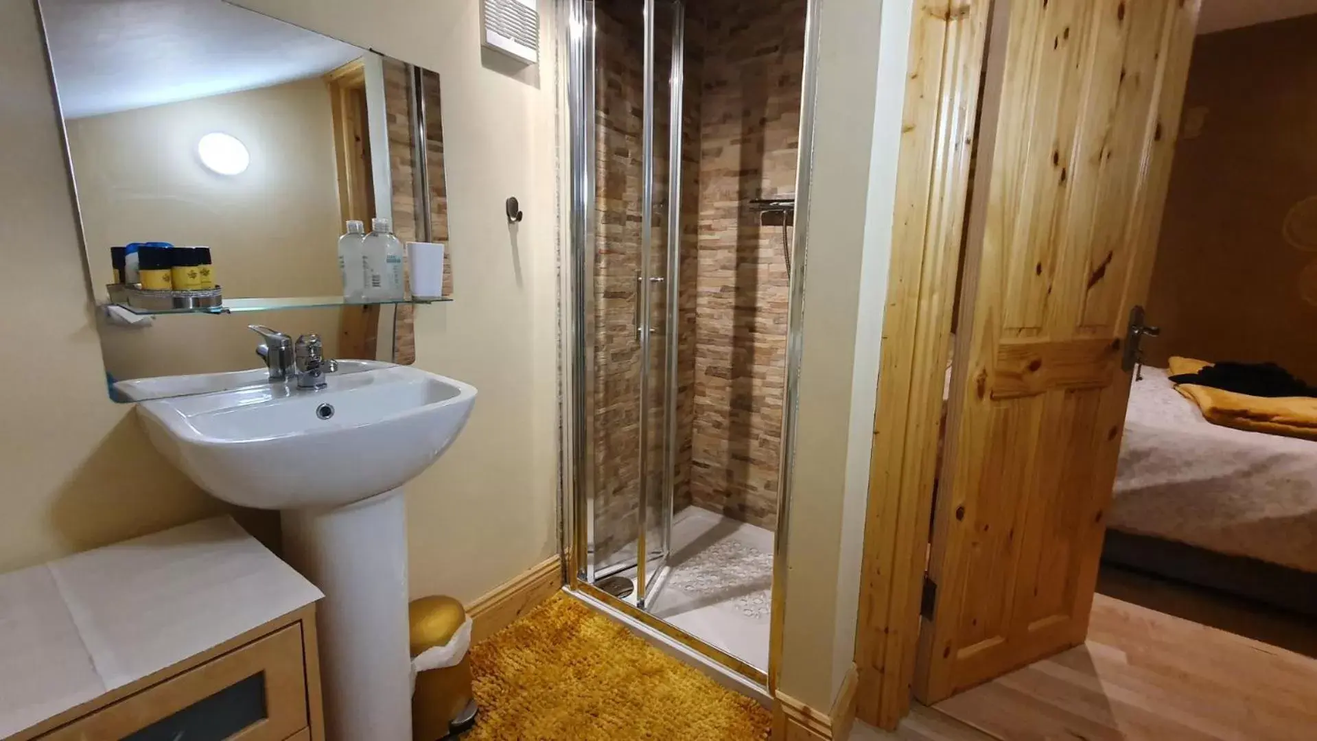 Shower, Bathroom in Forest Hills Lodge