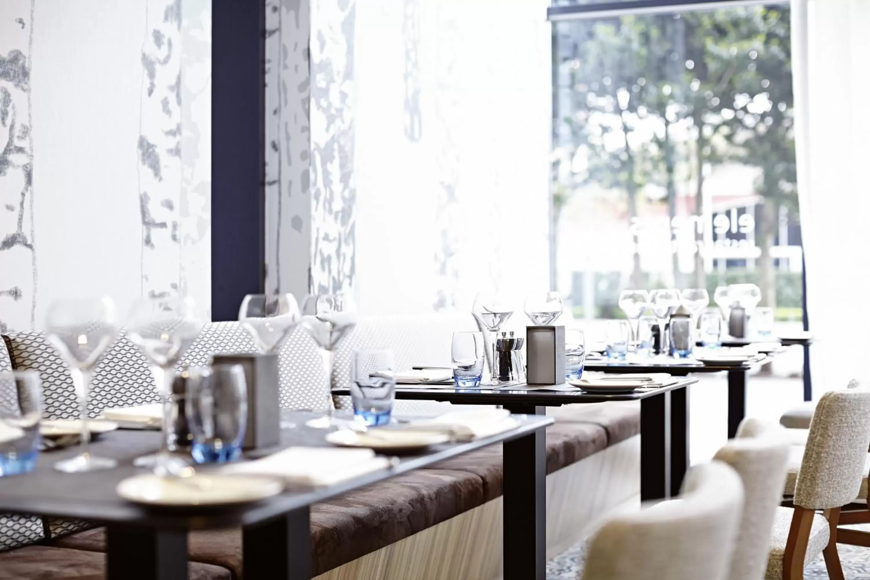 Restaurant/Places to Eat in Novotel London Wembley