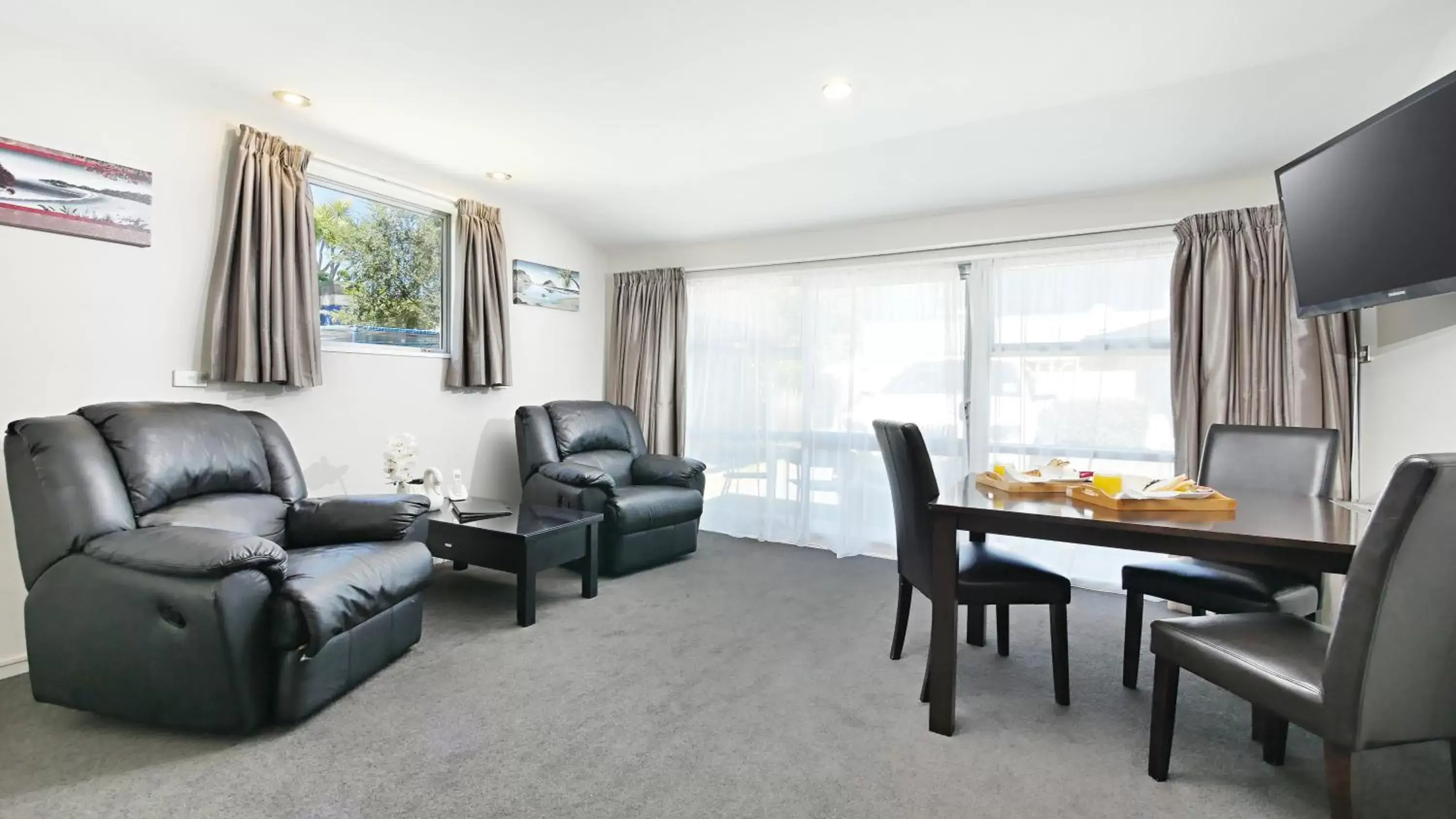 Living room in Arthur's Court Motor Lodge Living room in Arthur's Court Motor Lodge