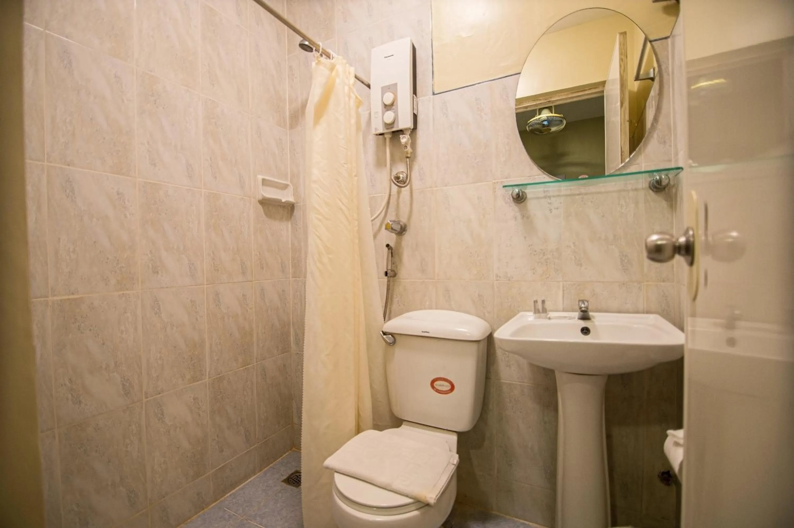 Shower in Kiwi Hotel