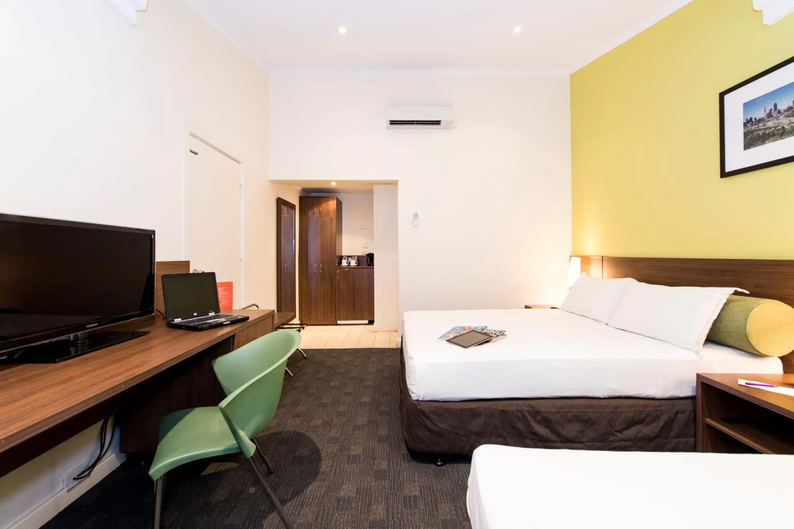 Bed, TV/Entertainment Center in Ibis Styles Karratha