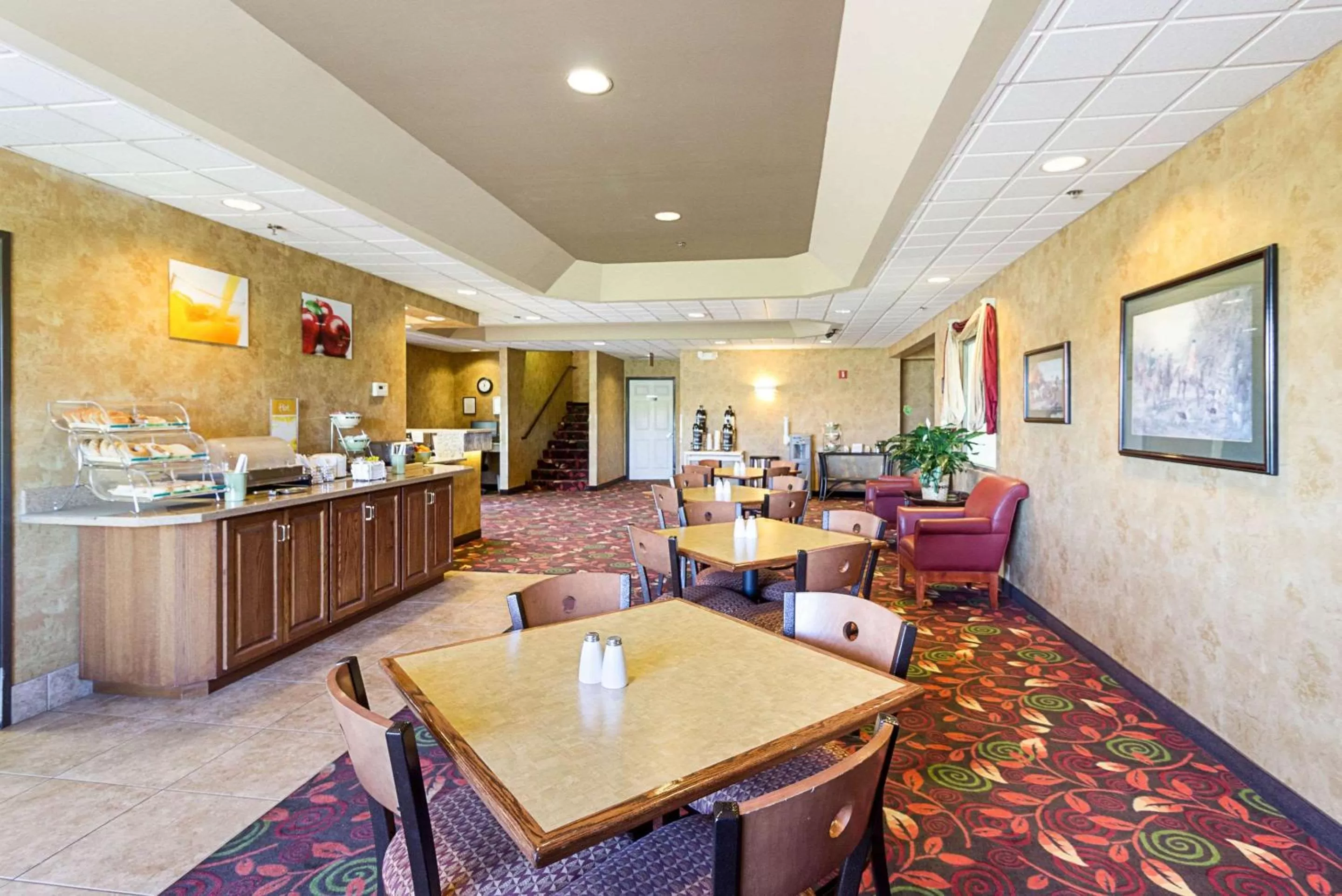 Restaurant/places to eat in Quality Inn Fairmont