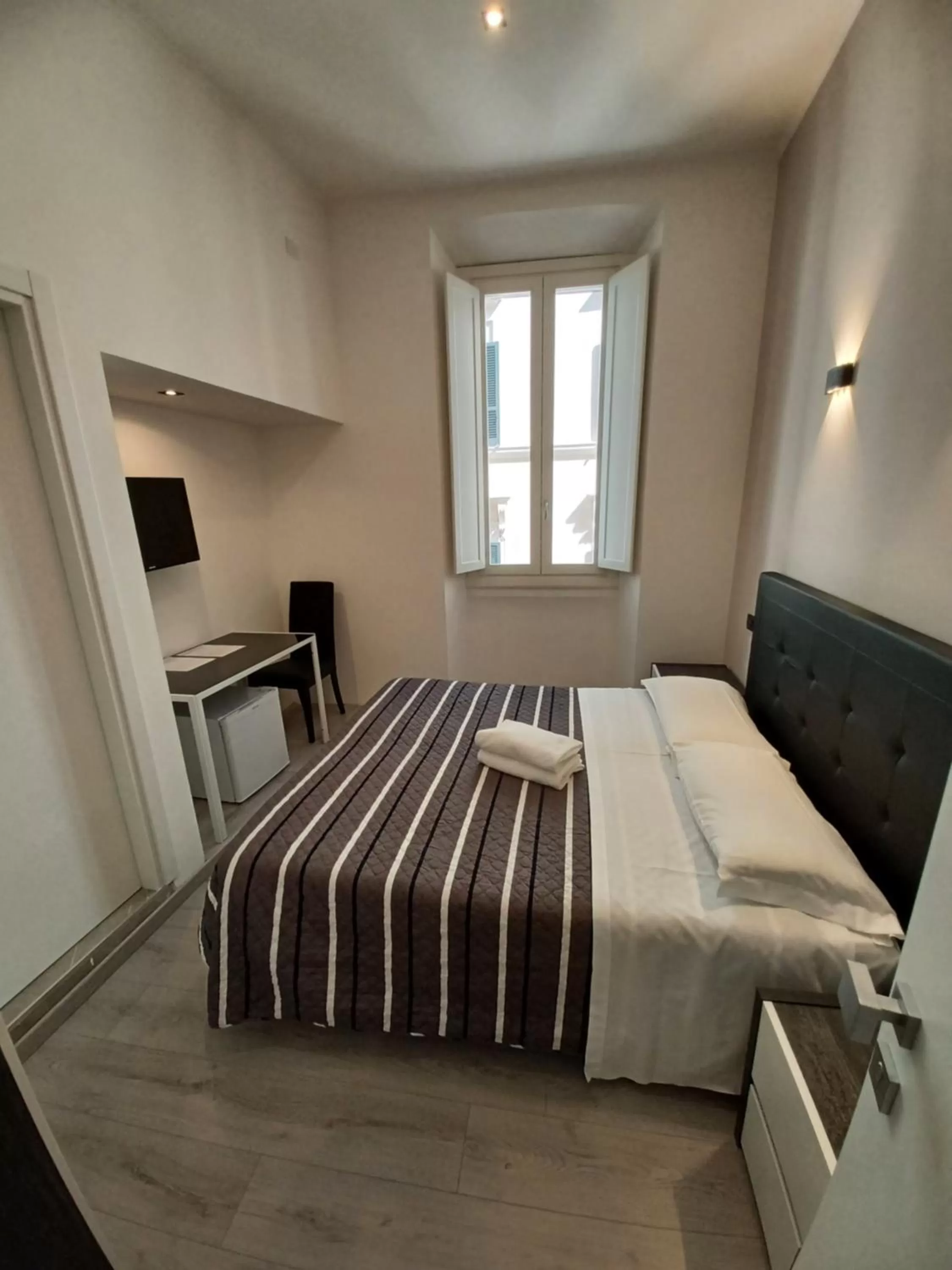 Photo of the whole room, Bed in Hotel Mimosa Pantheon