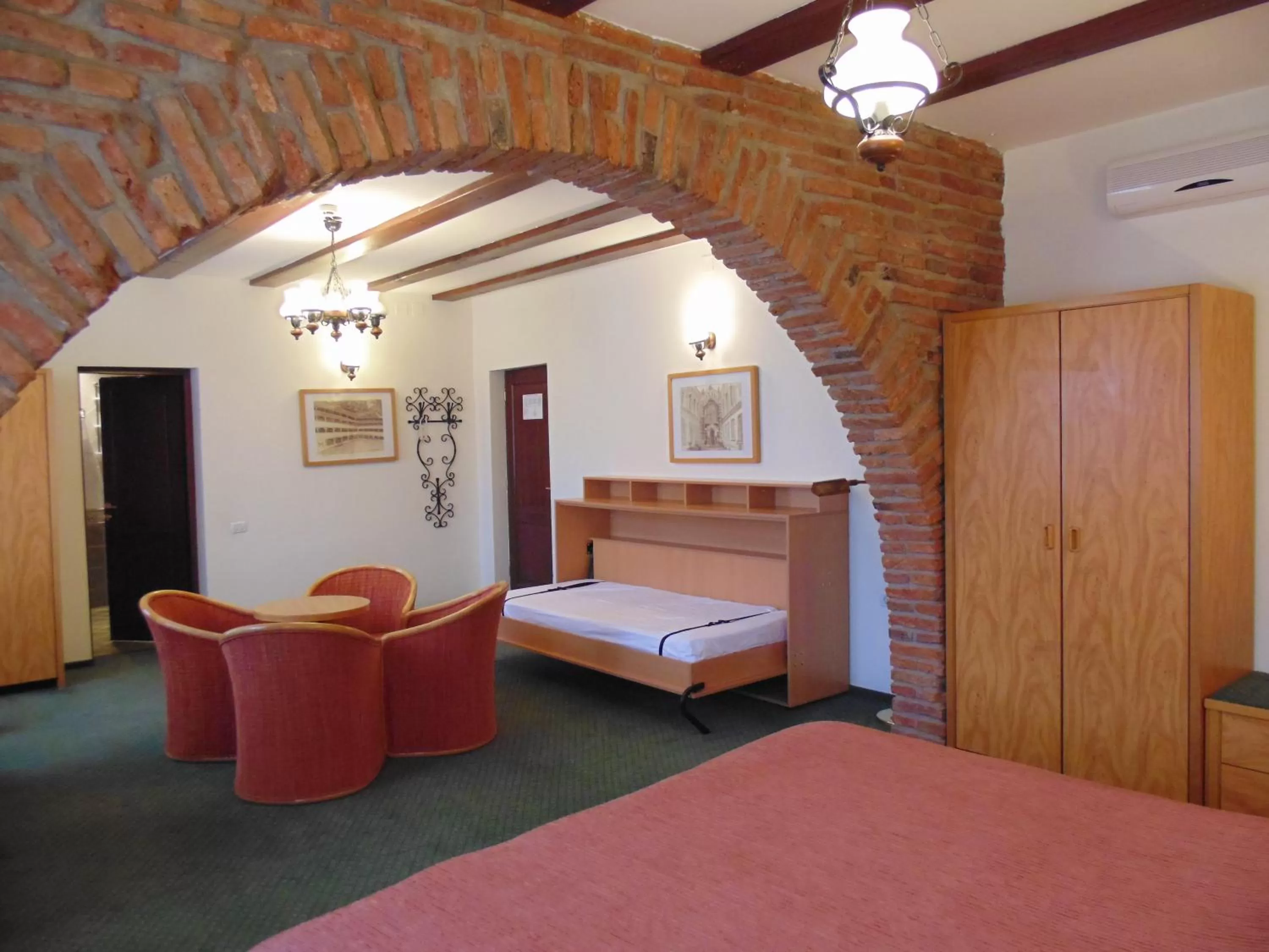 Bed in Curtea Brasoveana