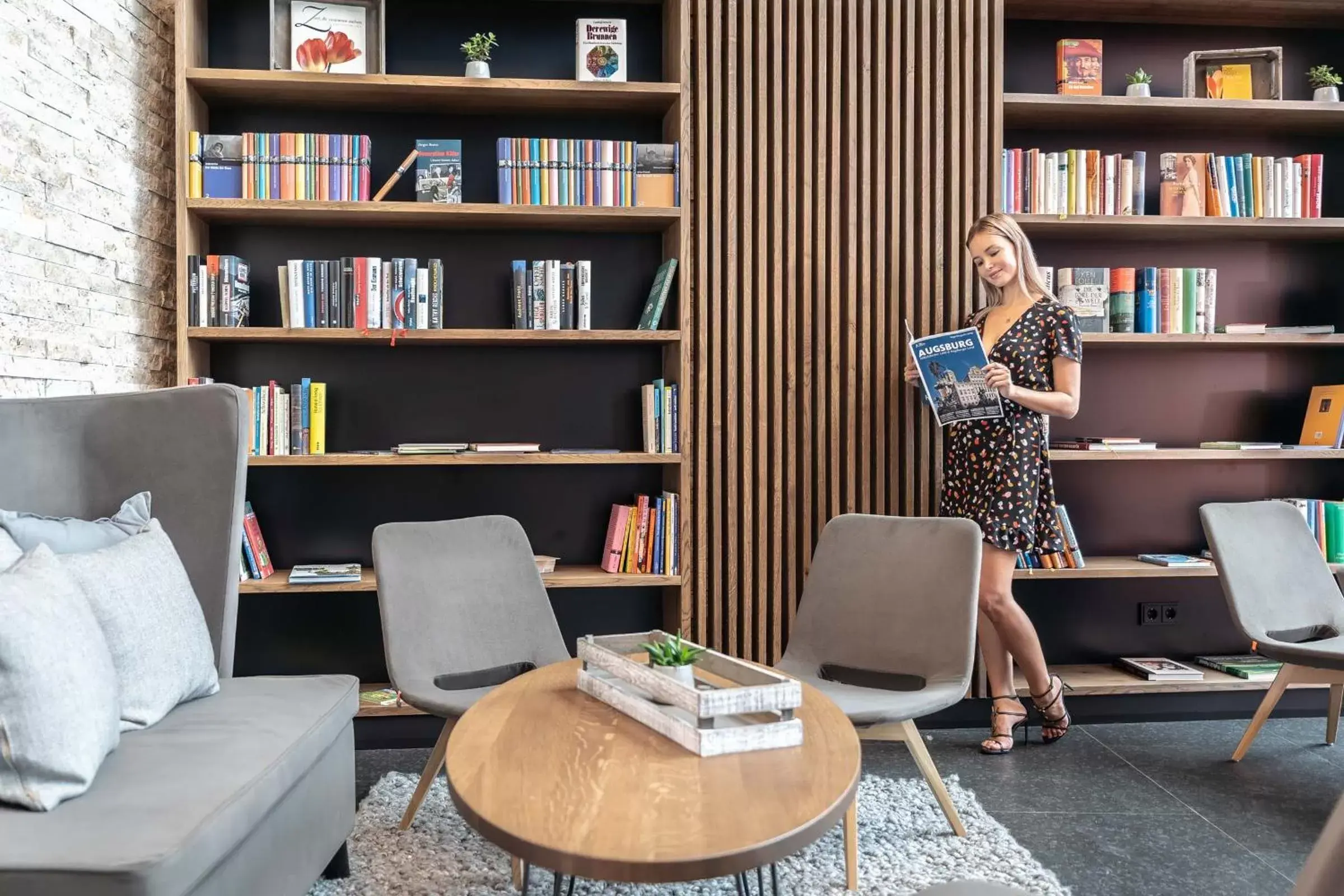 Library in Augsburg Hotel Sonnenhof