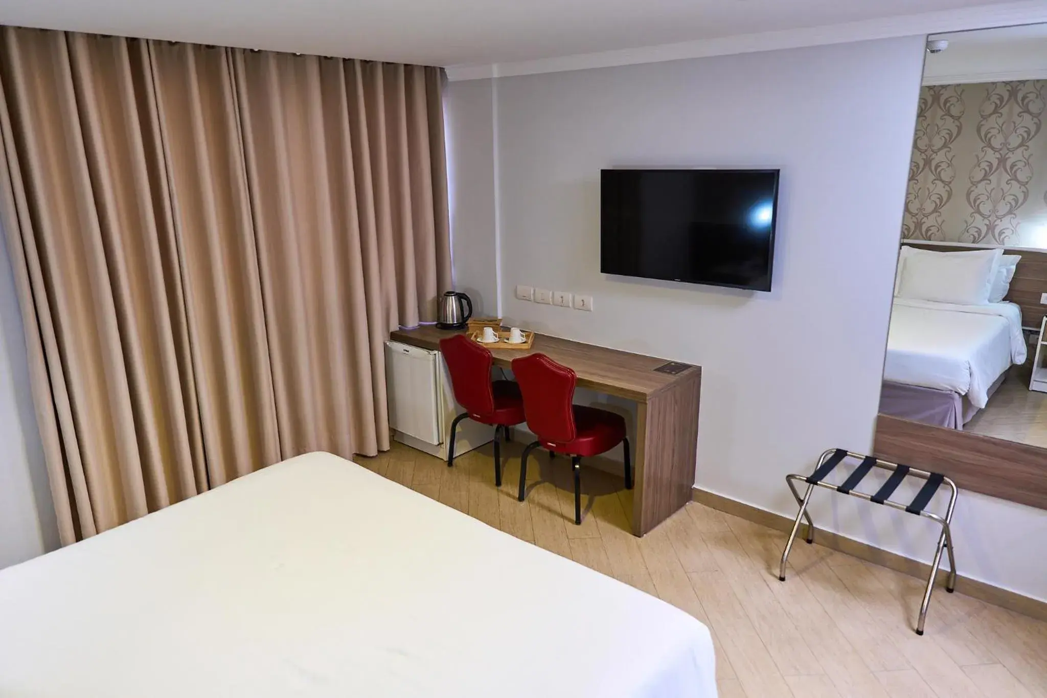 TV and multimedia, TV/Entertainment Center in Foz Plaza Hotel