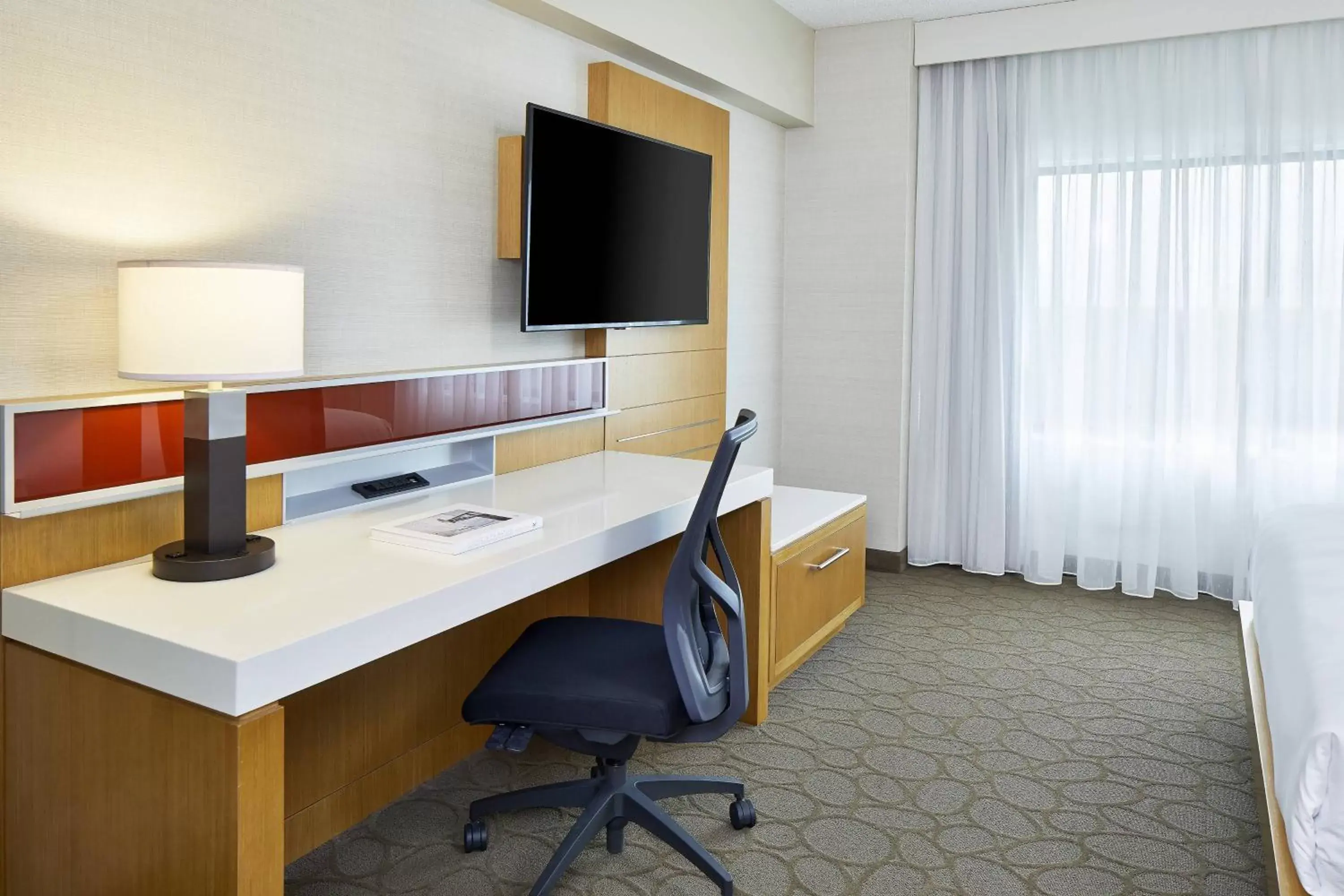 Bedroom, TV/Entertainment Center in Renaissance Chicago Glenview Suites Hotel