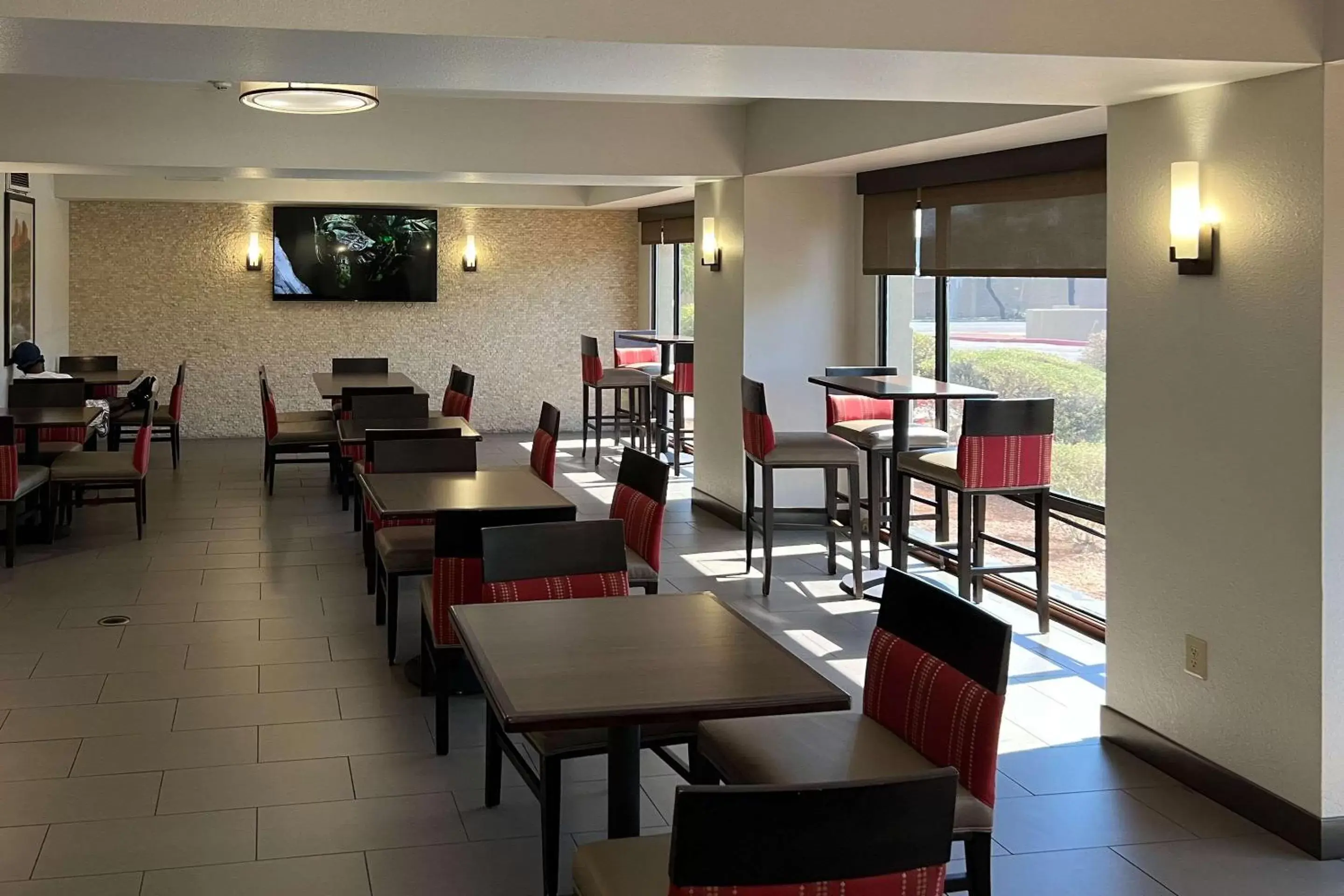 Breakfast, Restaurant/Places to Eat in Comfort Inn I-10 West at 51st Ave