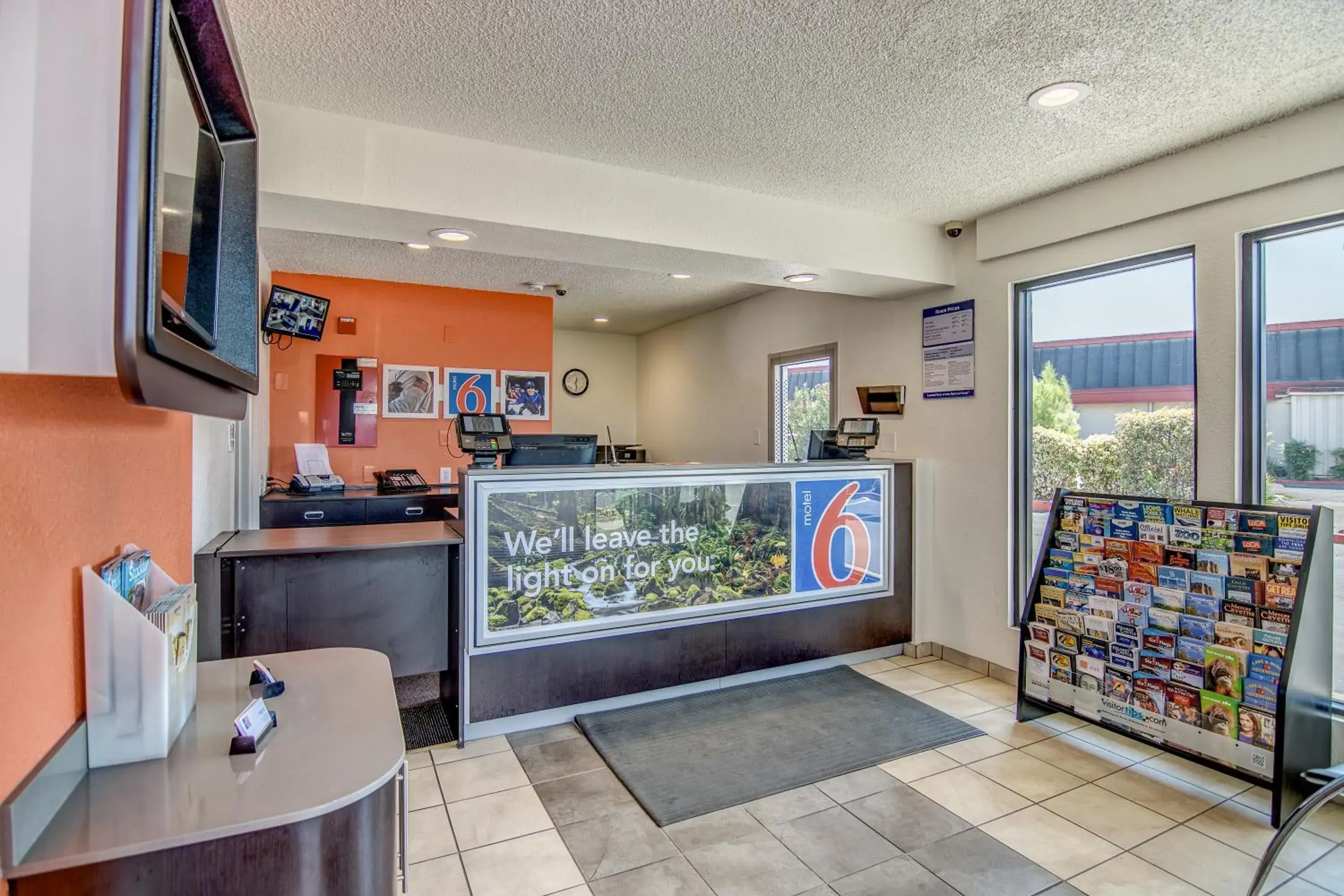 Lobby or reception in Motel 6-Stockton, CA - Charter Way West