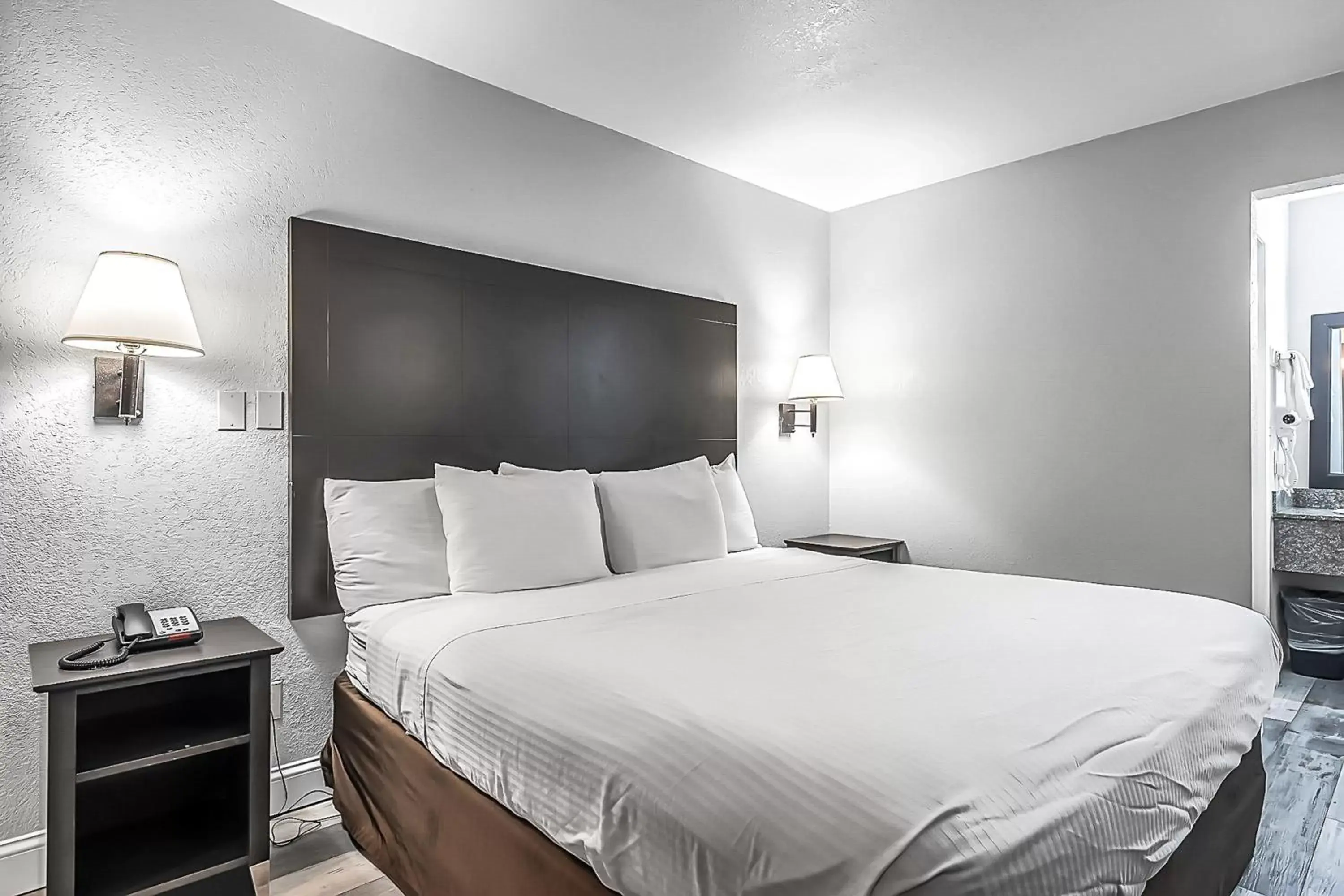 Bed in SureStay Hotel by Best Western Oklahoma City West