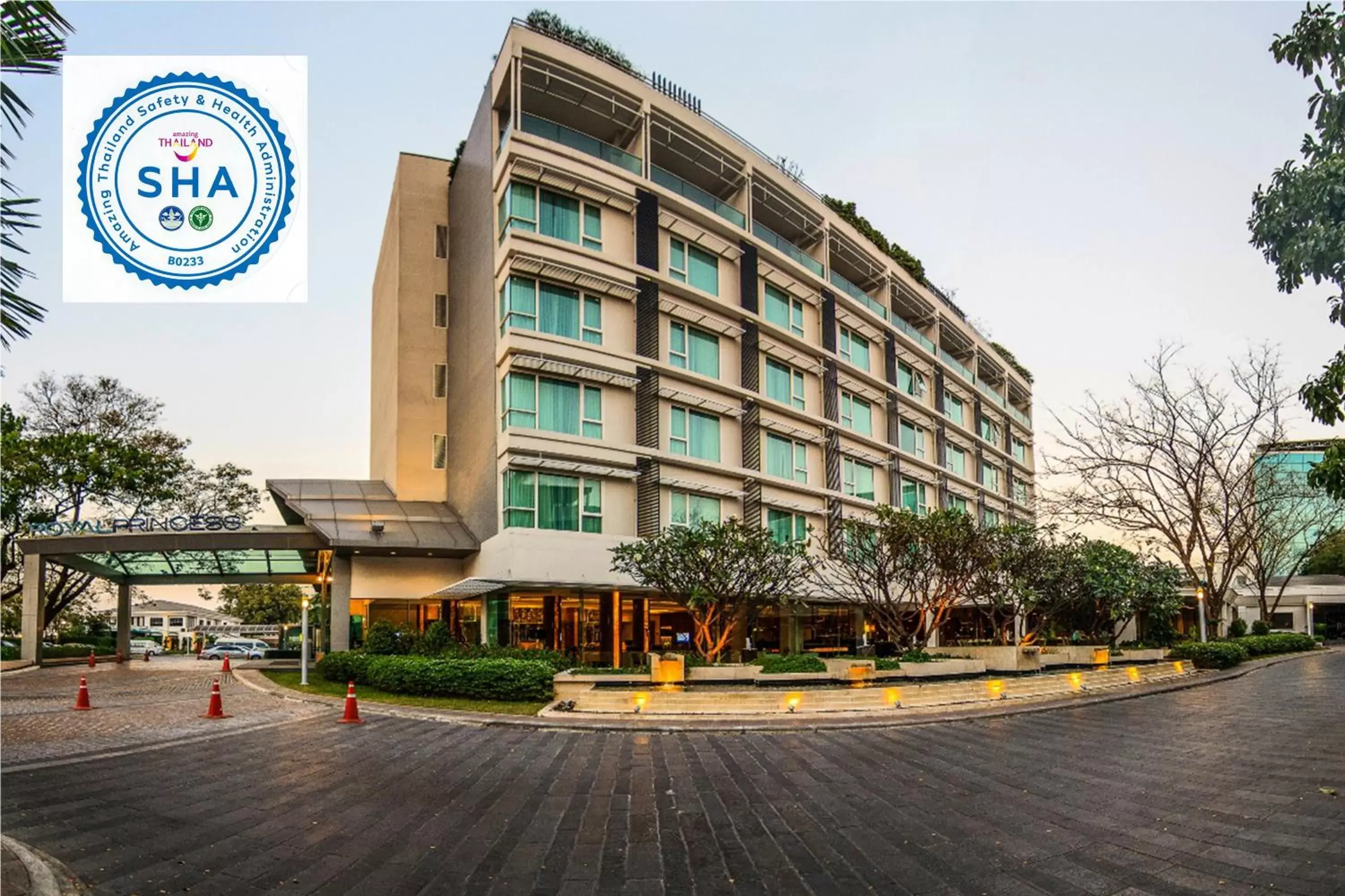 Property building in Royal Princess Larn Luang - SHA Extra Plus Property building in Royal Princess Larn Luang - SHA Extra Plus