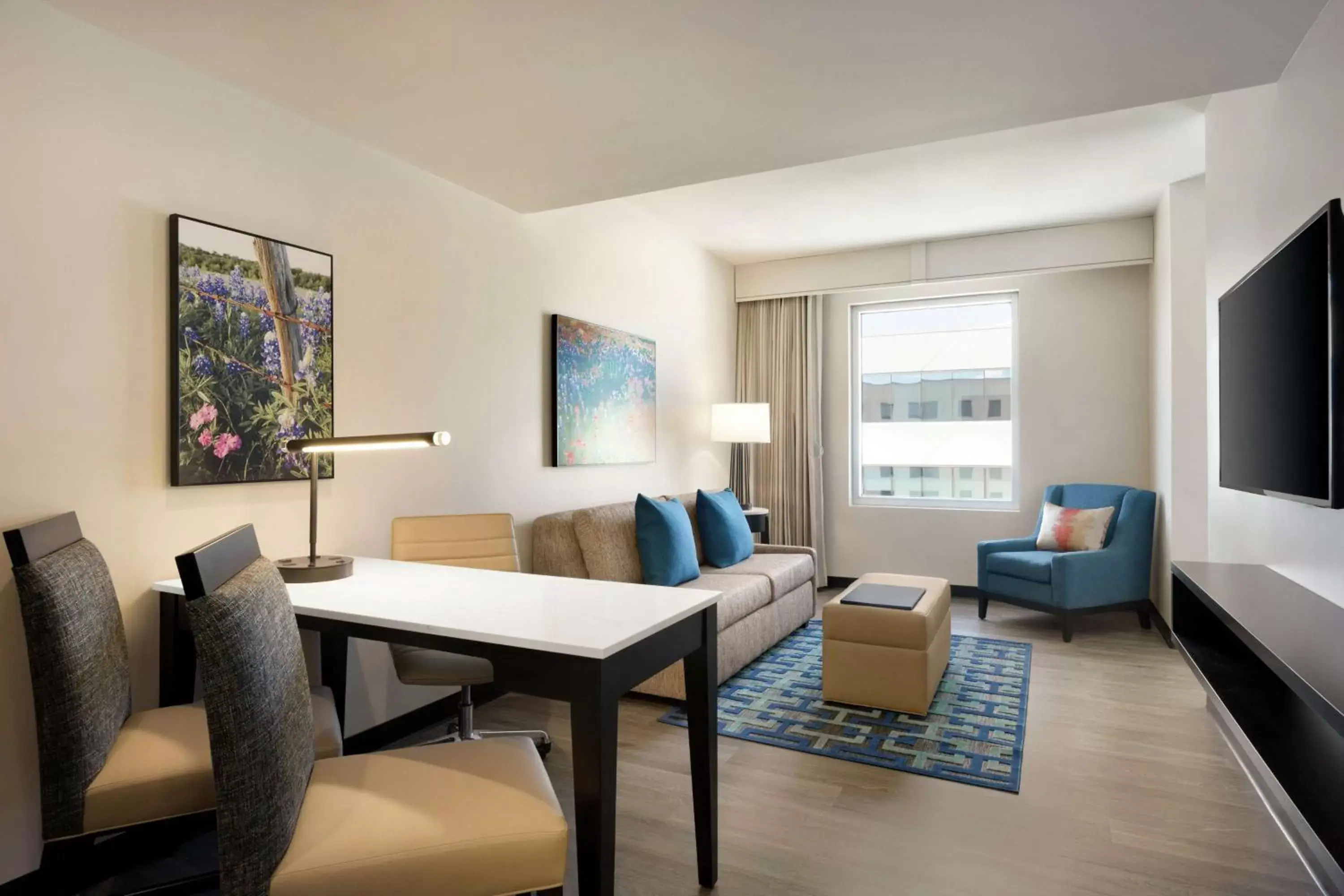 Bedroom, Seating Area in Embassy Suites By Hilton San Antonio Landmark