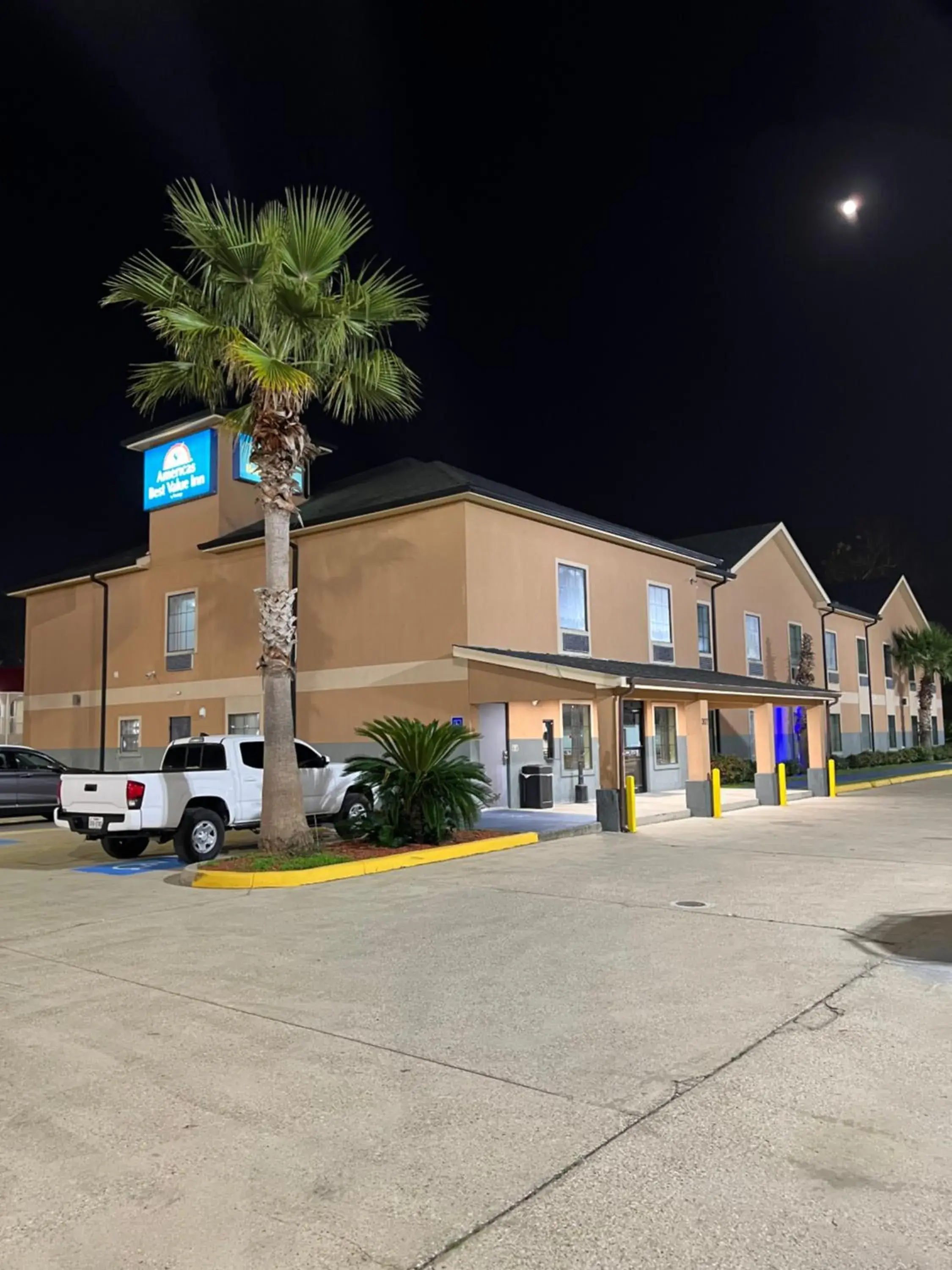 Property Building in Americas Best Value Inn Sulphur