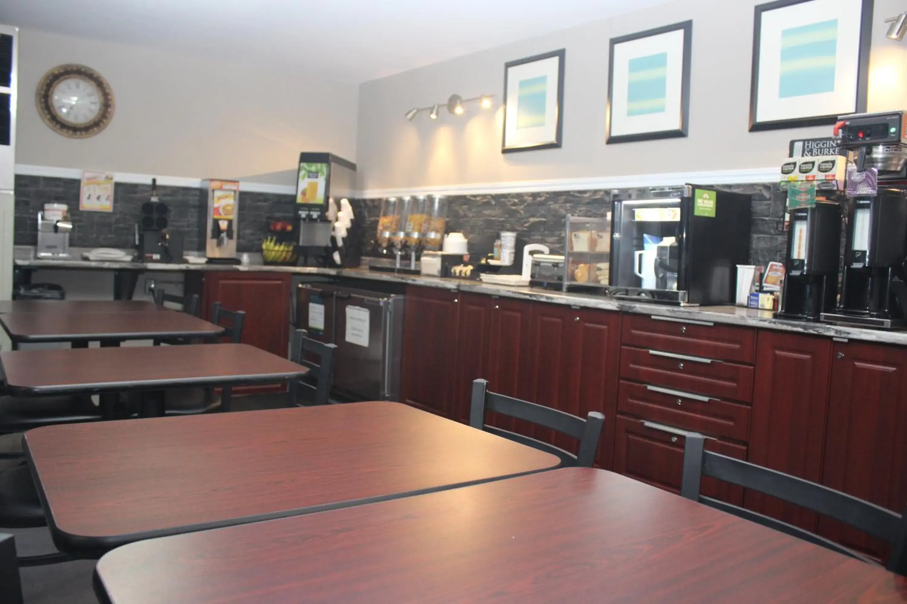 Food and drinks, Restaurant/Places to Eat in Moonlight Inn & Suites