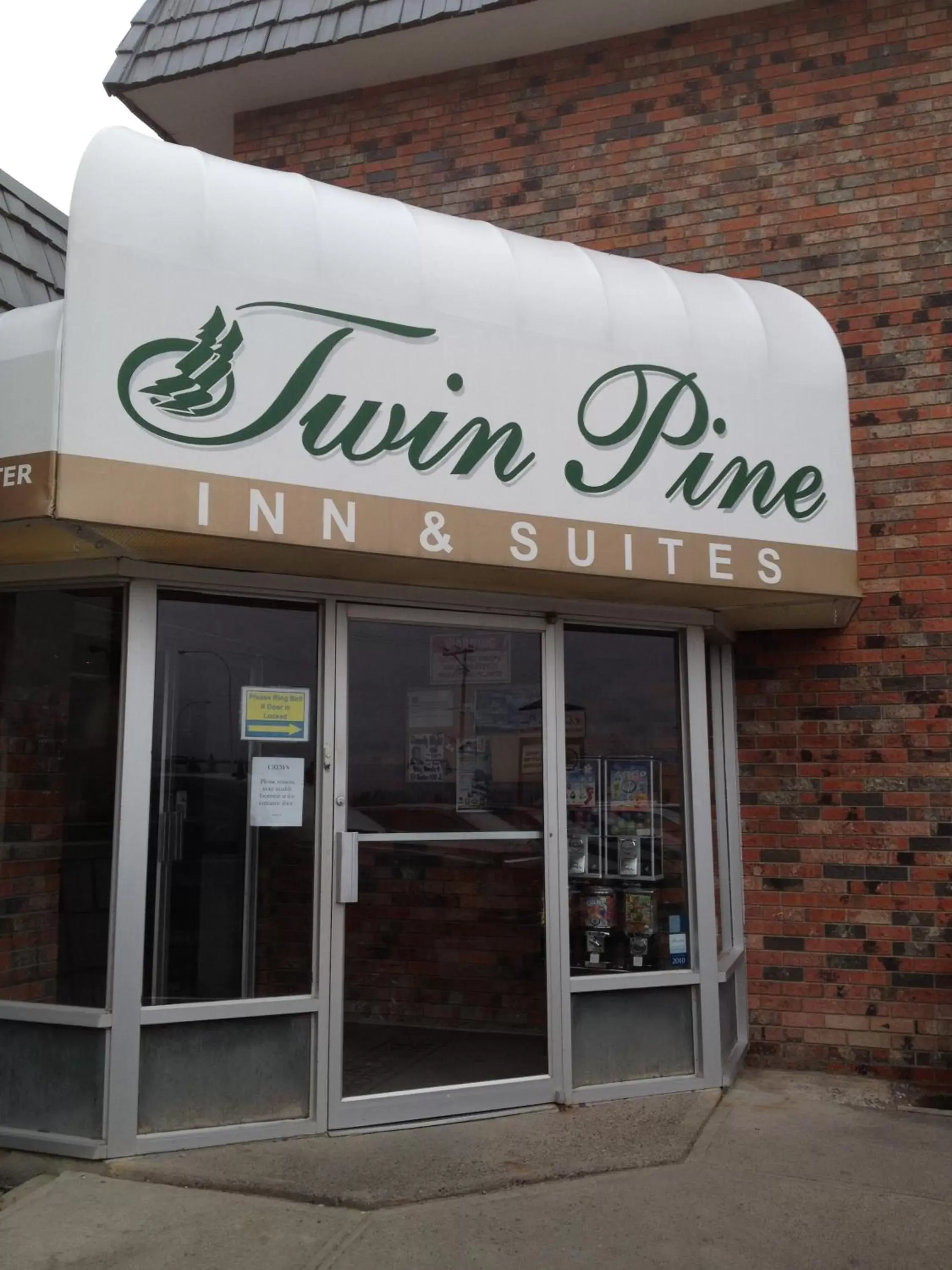 Facade/entrance in Twin Pine Inn & Suites