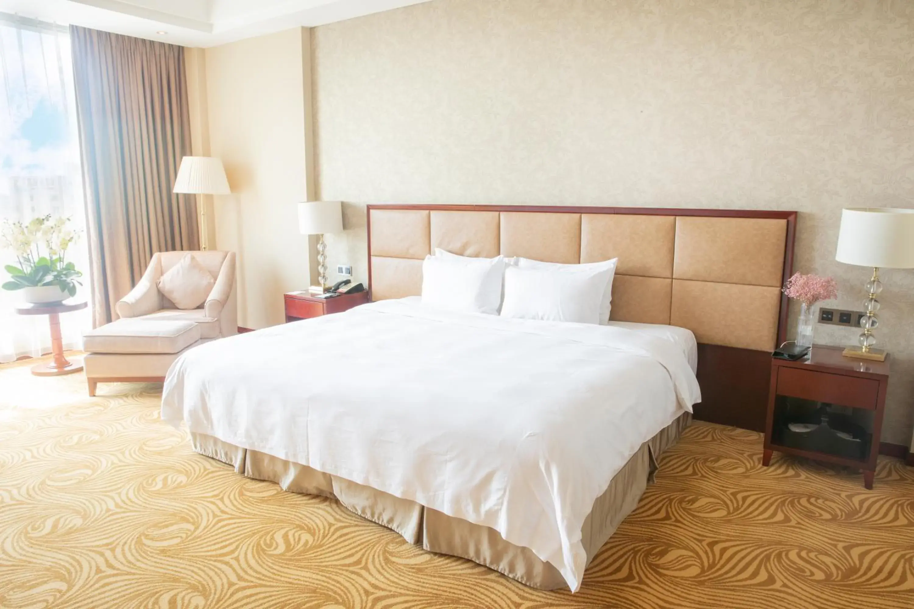 Bed in Holiday Inn Foshan Nanhai Central, an IHG Hotel