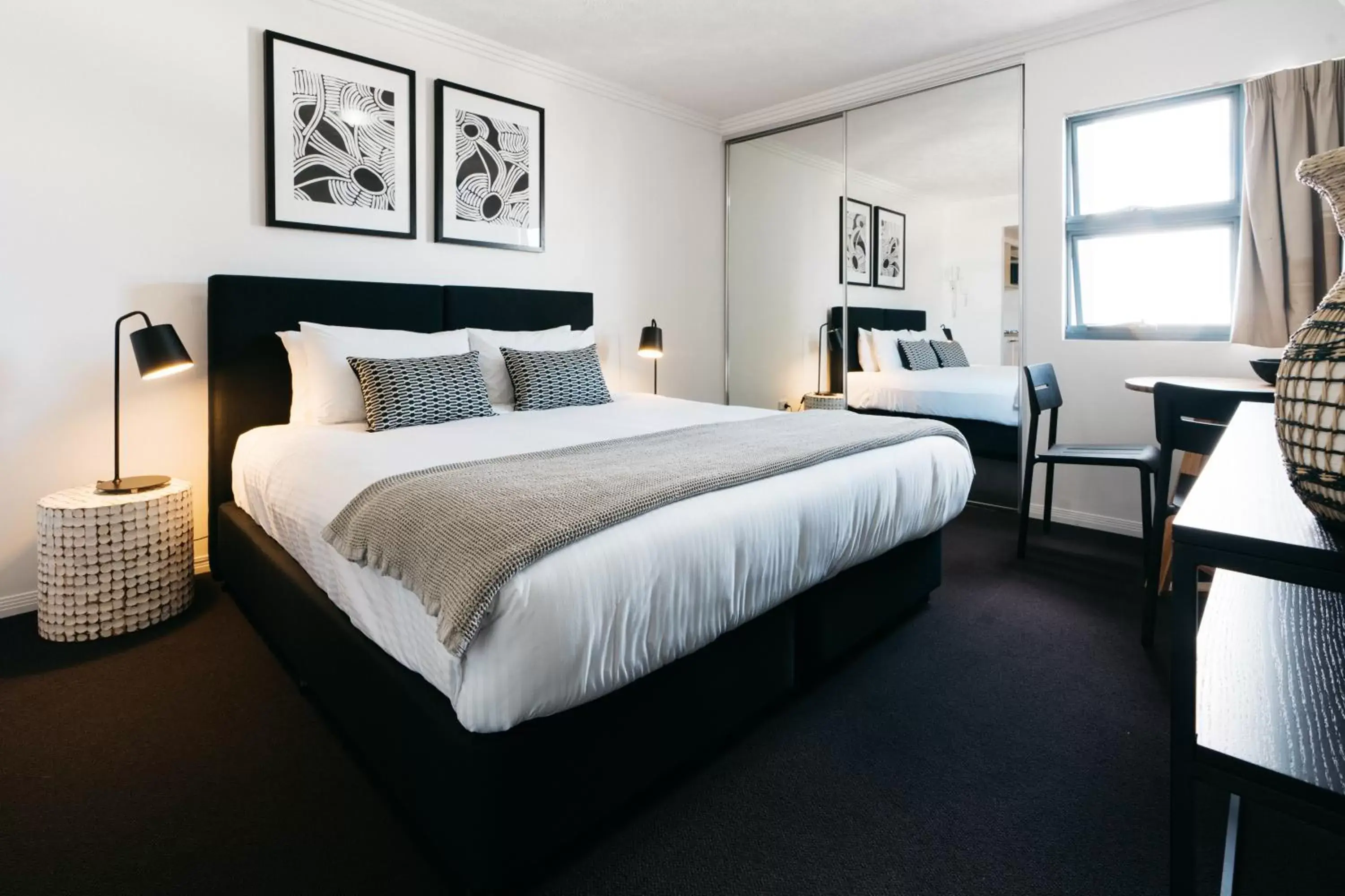 Dining area, Bed in Gabba Central Apartments