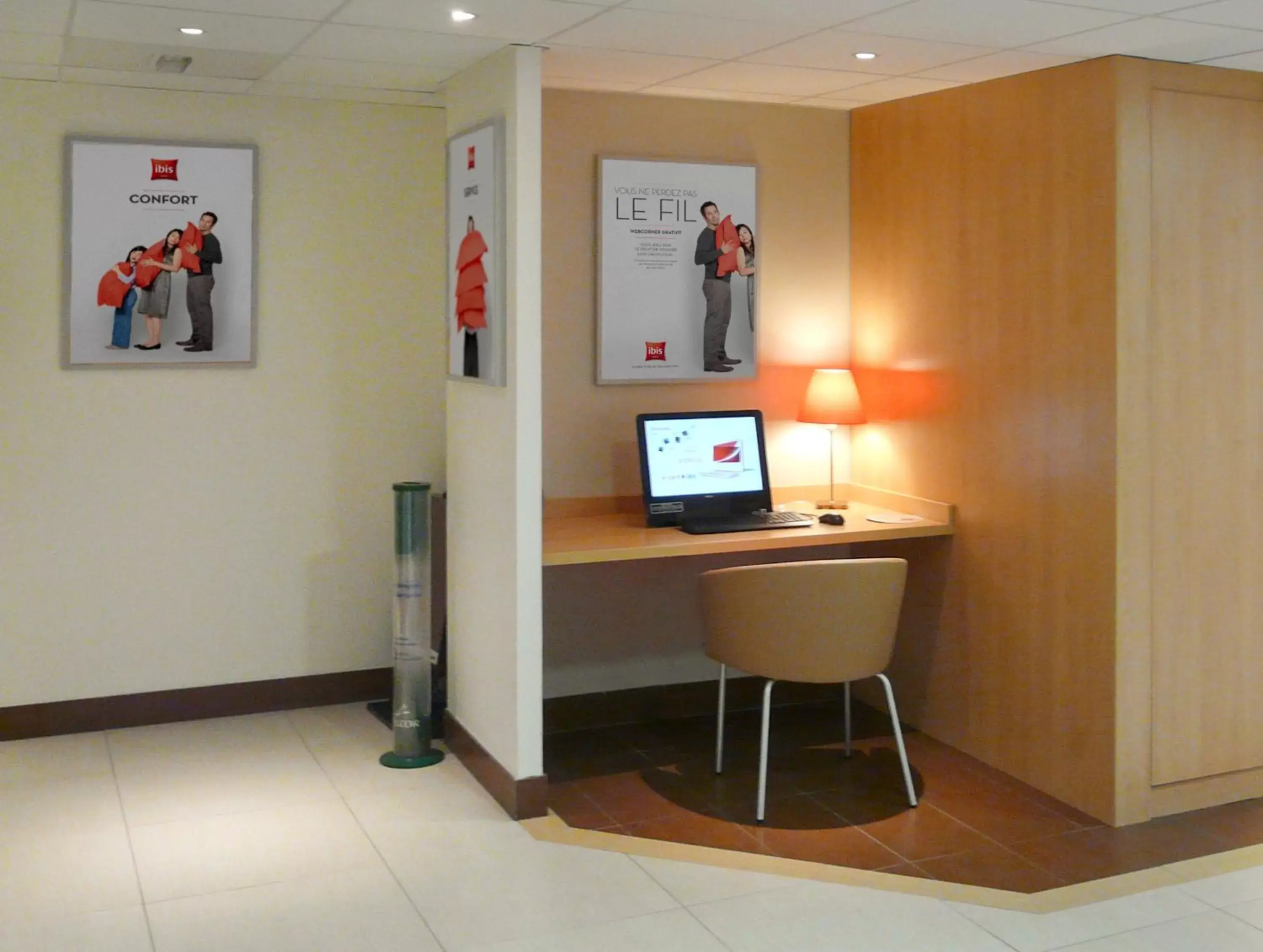 Seating area in ibis Toulouse Aeroport