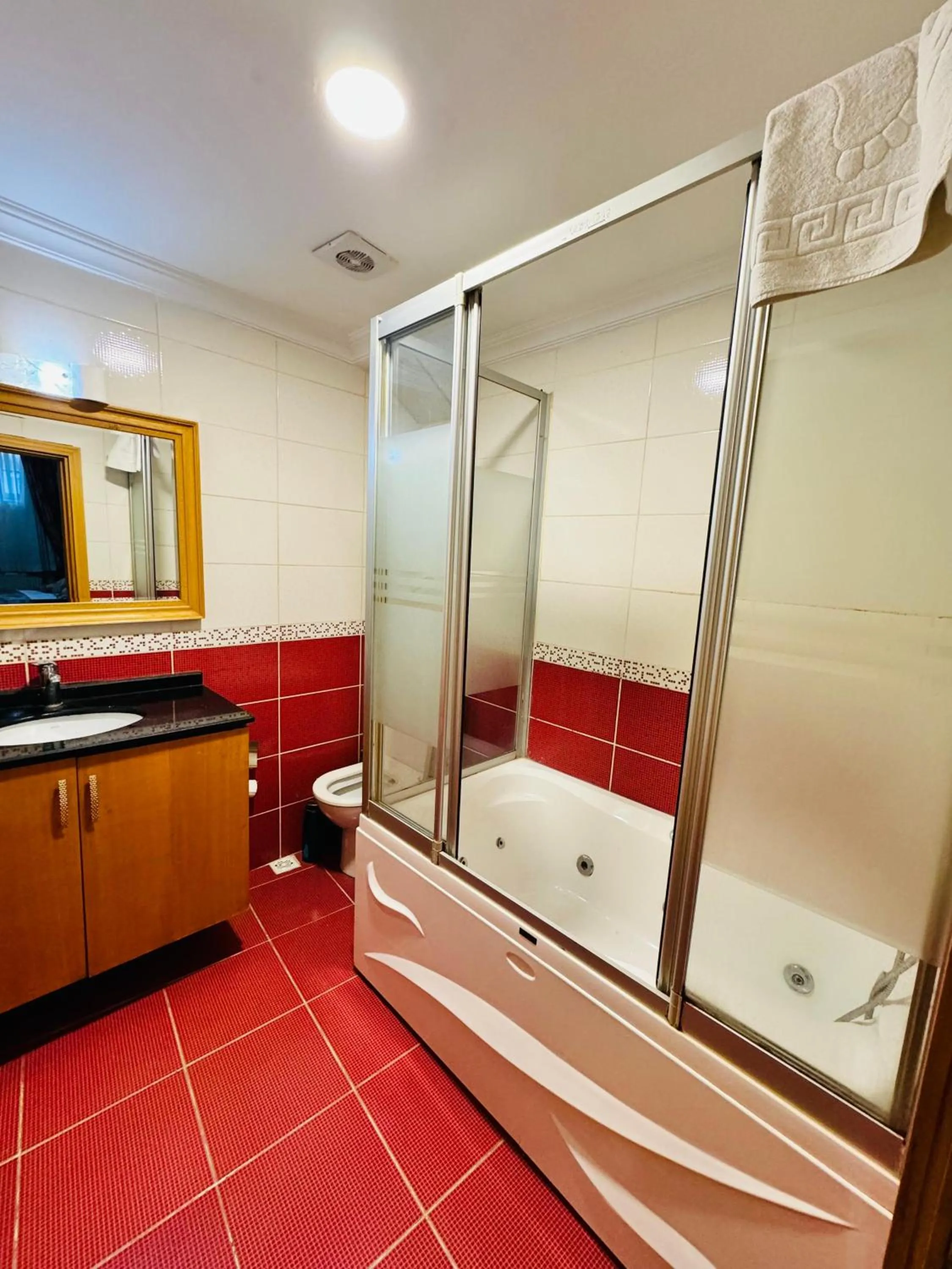 Shower in Grand Papirus Hotel