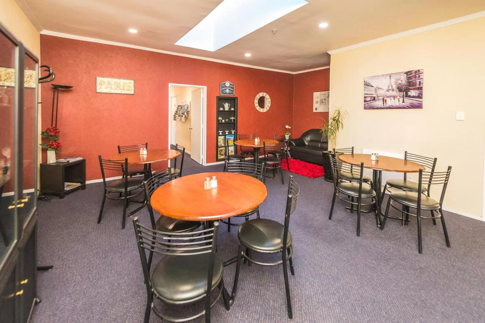 Restaurant/Places to Eat in Anndion Motel