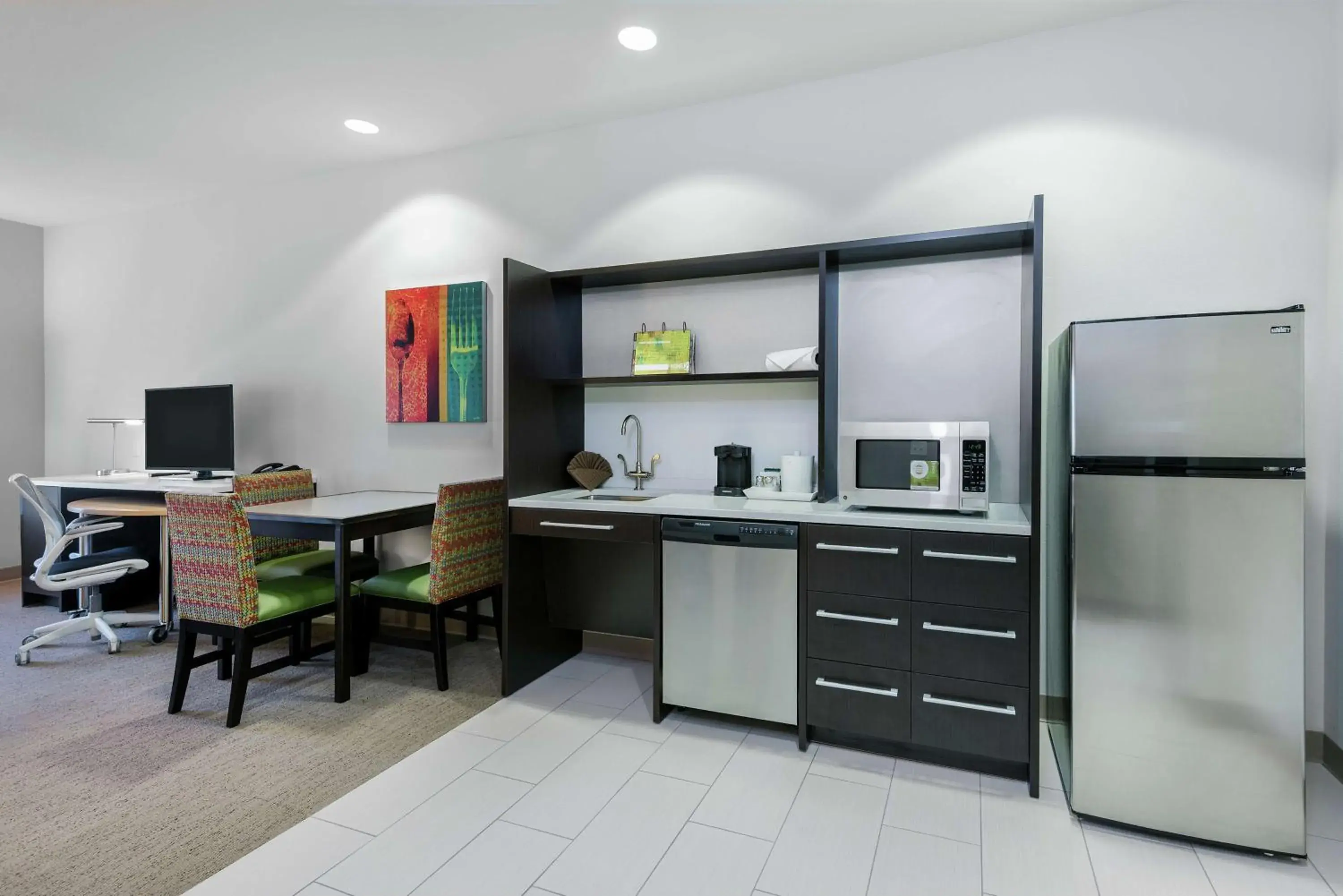 Bedroom, Kitchen/Kitchenette in Home2 Suites By Hilton Austin Airport