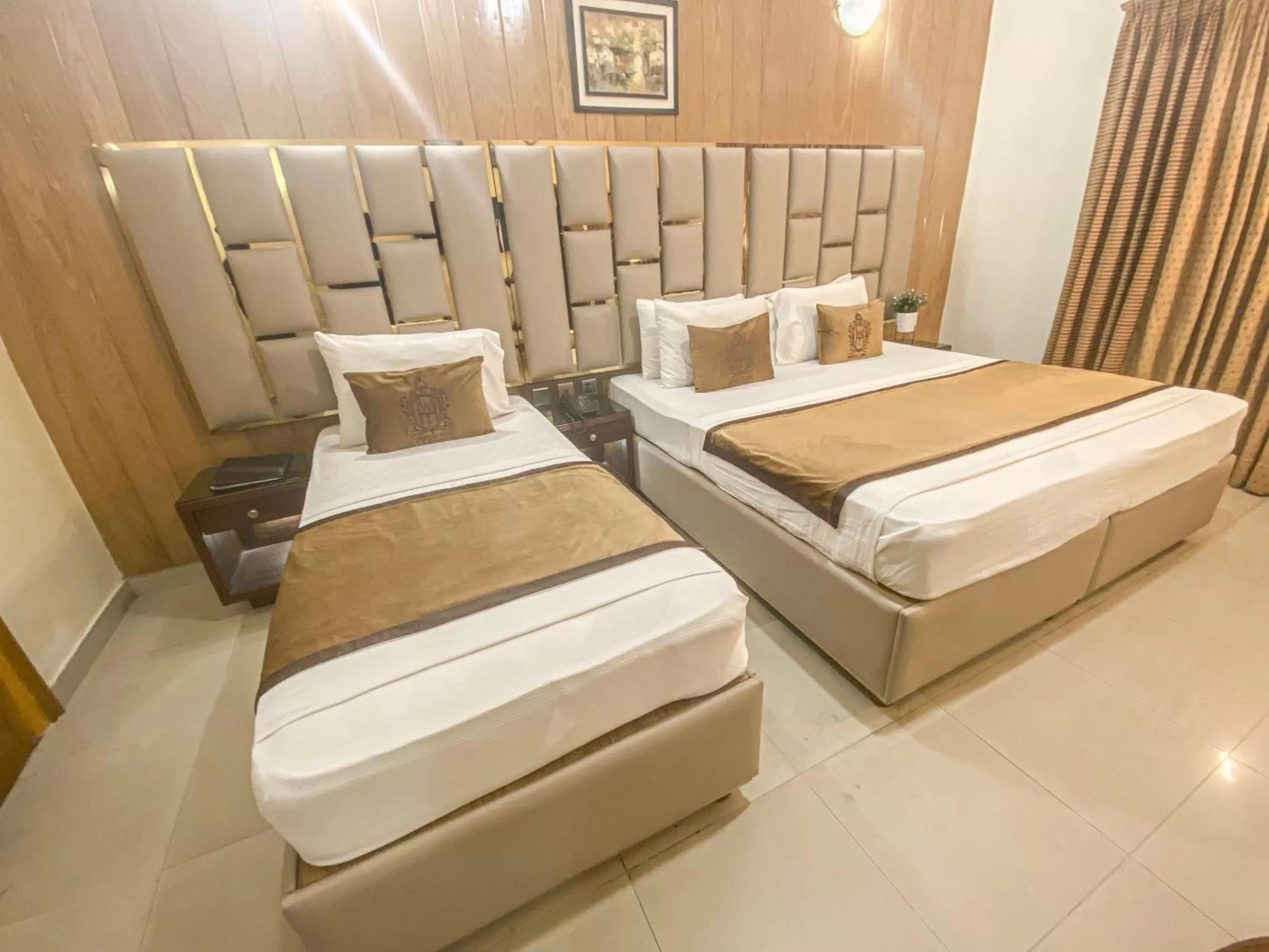 Bed in World Inn Karachi