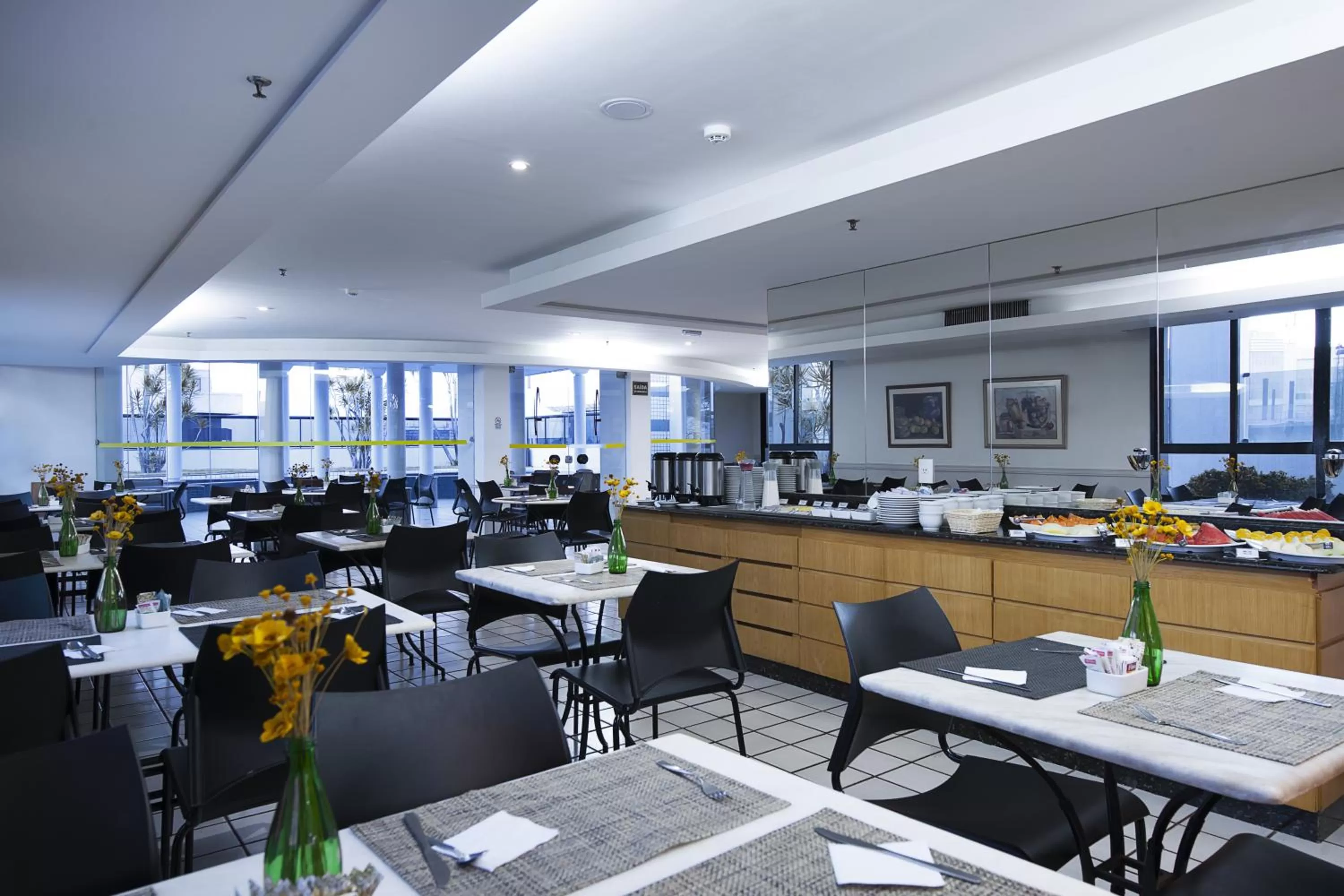 Continental breakfast in Metropolitan Hotel Brasília