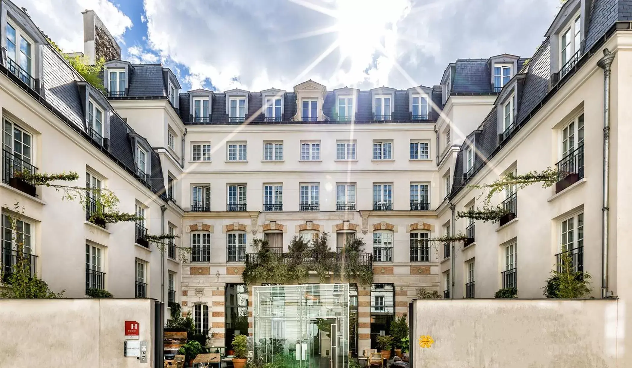 Facade/entrance, Property Building in Kube Hotel Paris - Ice Bar